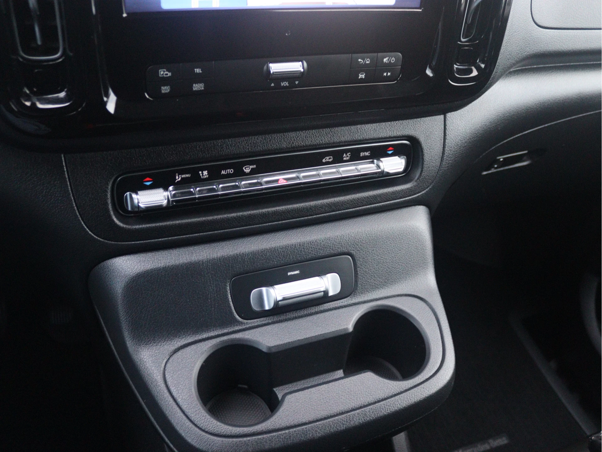 Mercedes-Benz-Vito-image-10