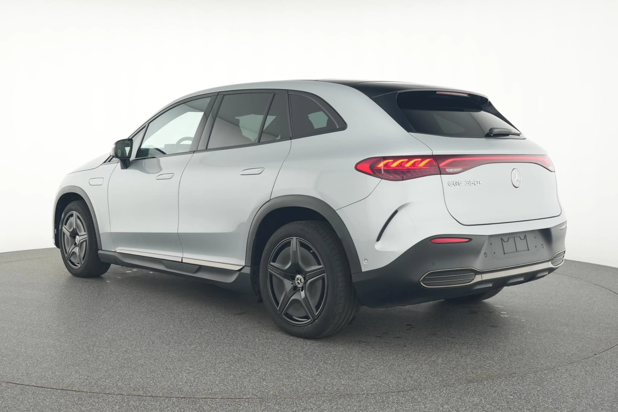 Mercedes-Benz-EQE-image-12