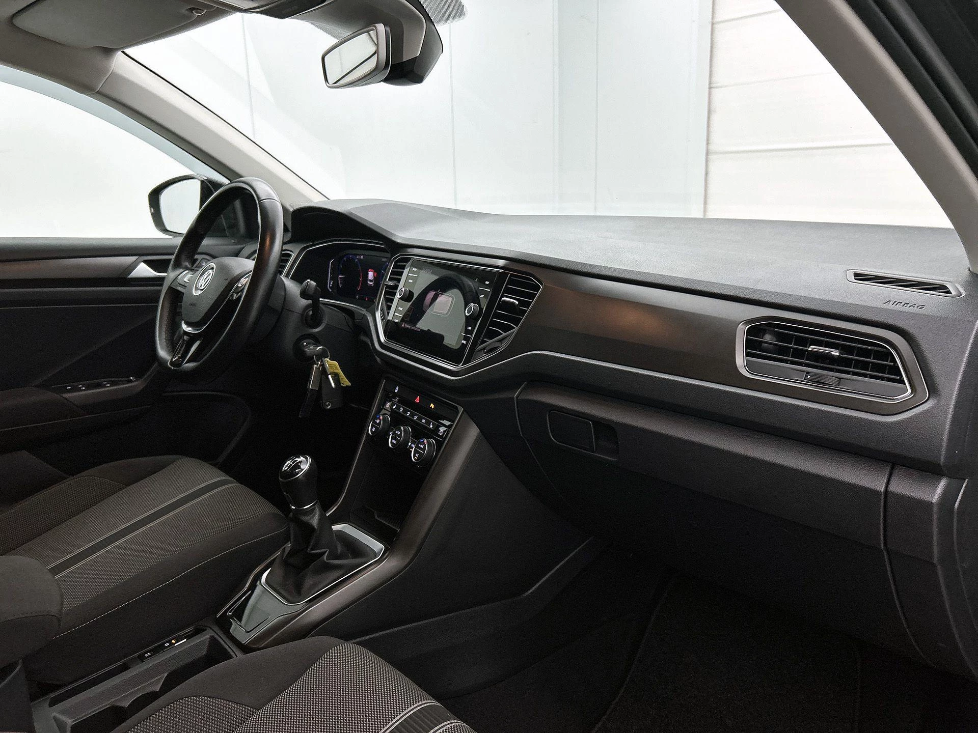 Volkswagen-T-Roc-image-15