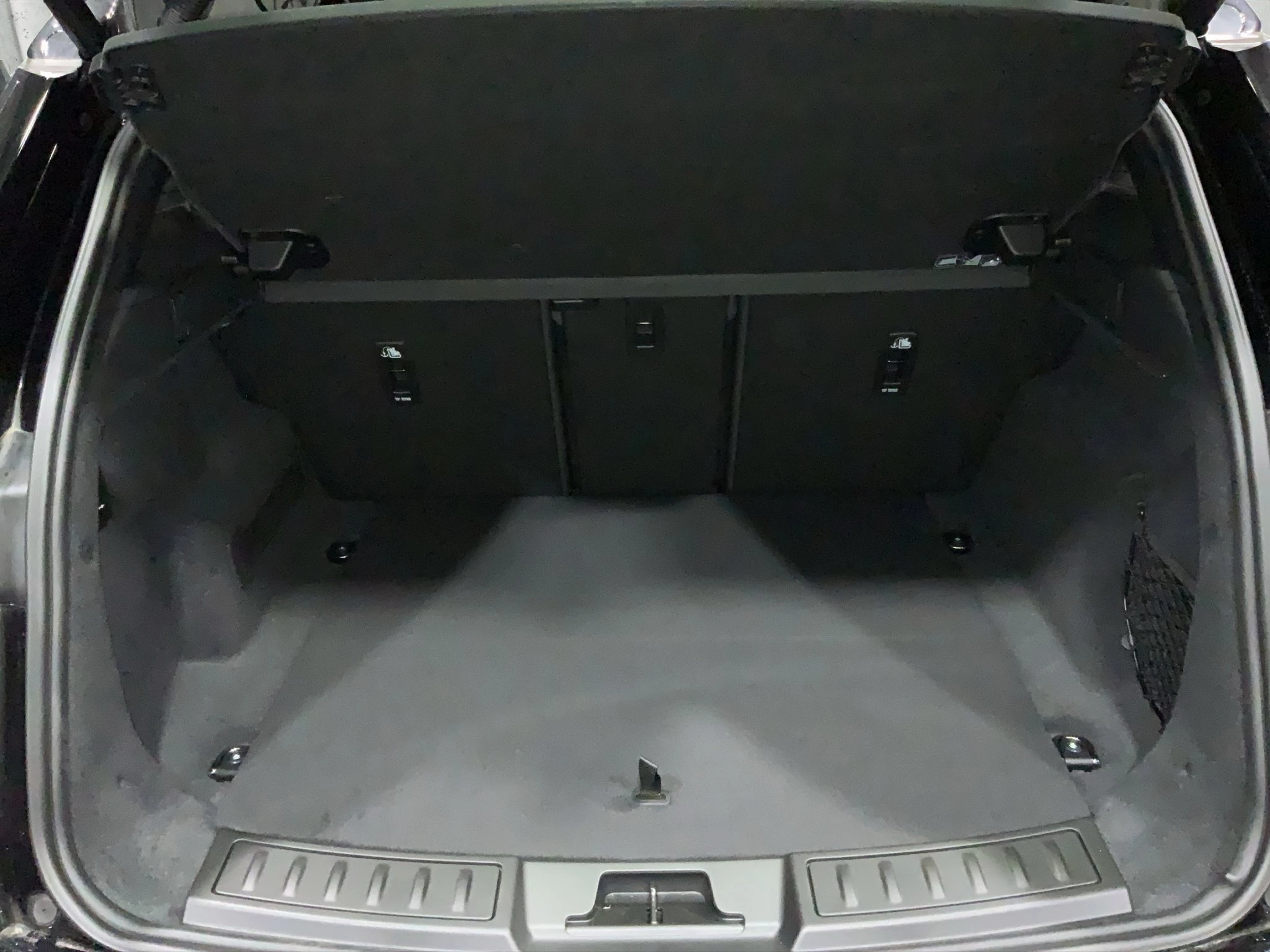 Land Rover-Range Rover Evoque-image-15
