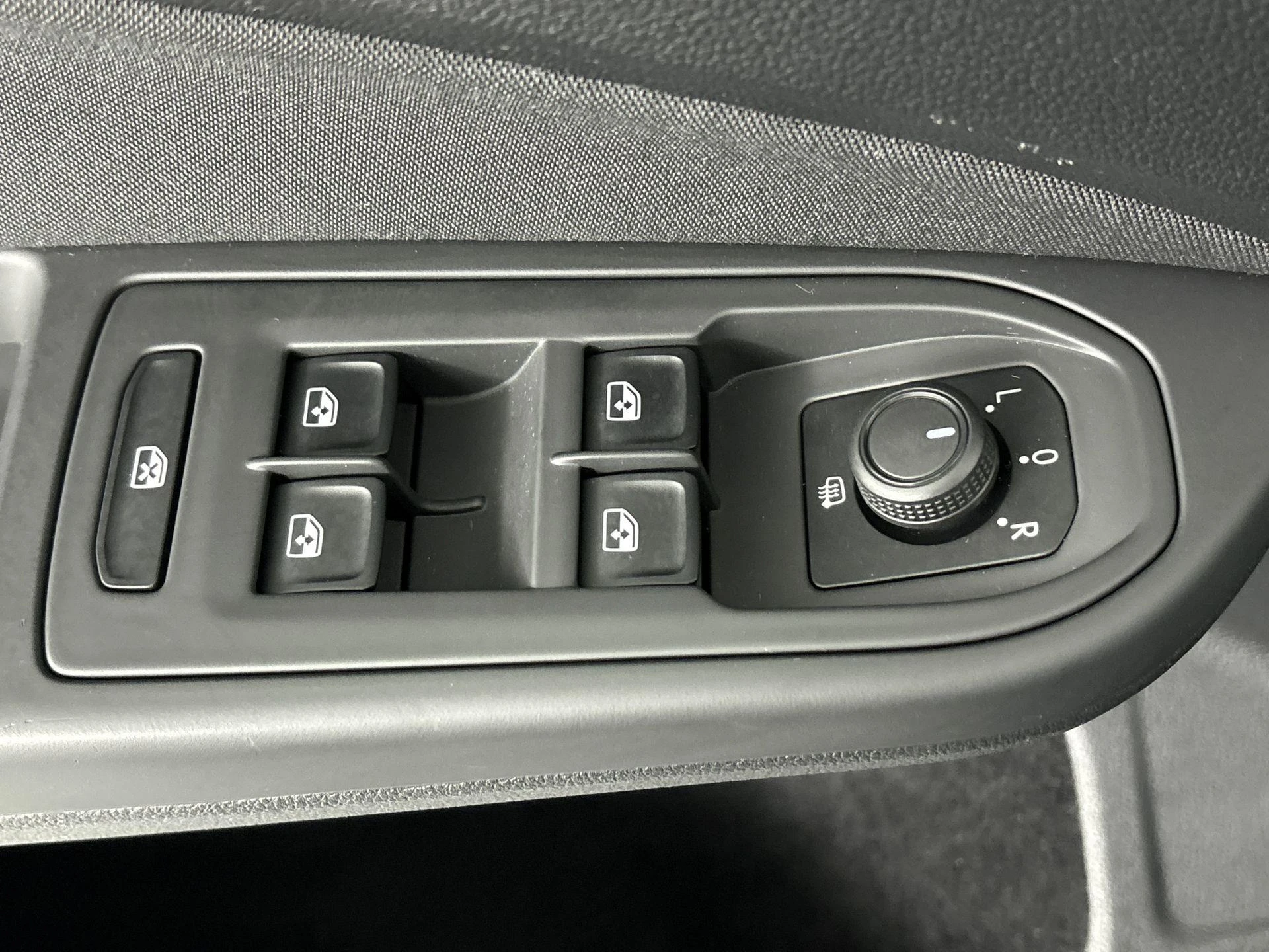 Volkswagen-Golf-image-14