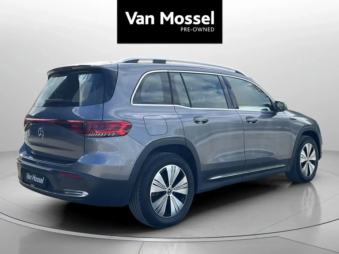 Mercedes-Benz-EQB-image-4