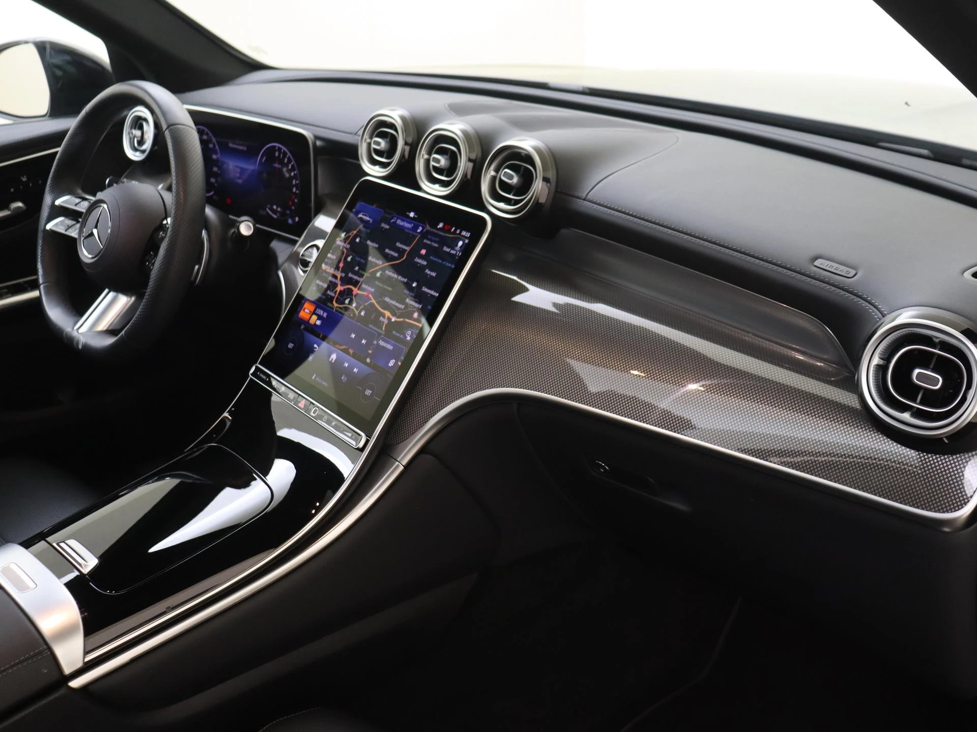 Mercedes-Benz-GLC-image-10