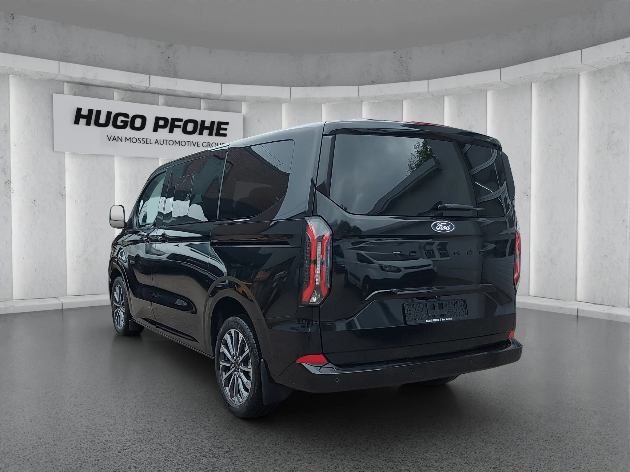 Ford-Tourneo Custom-image-2