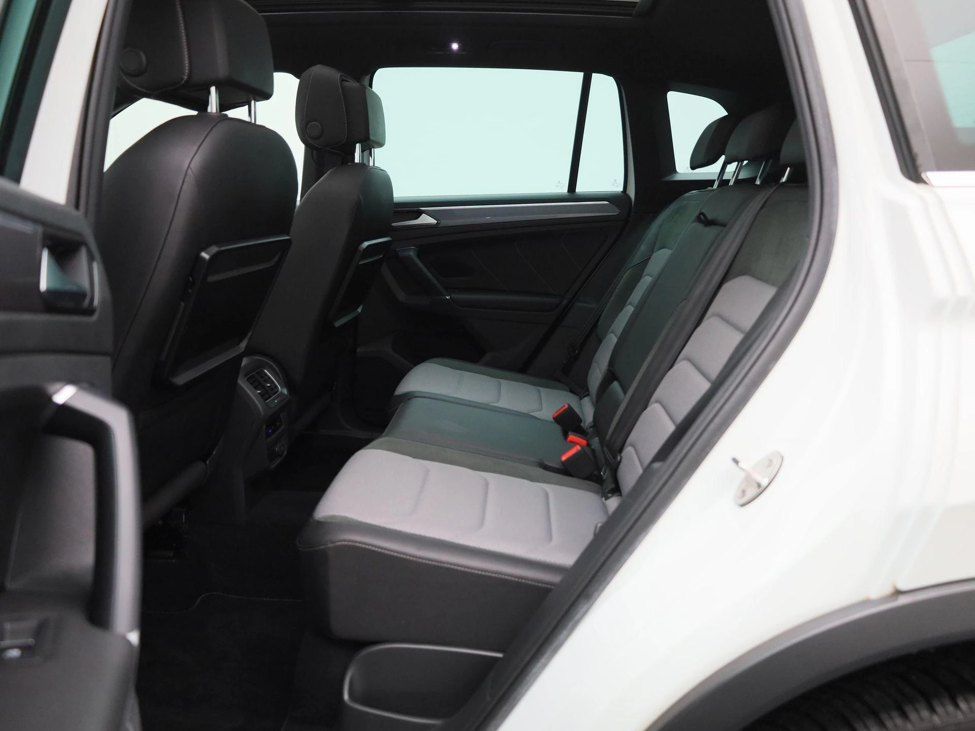 Volkswagen-Tiguan-image-11