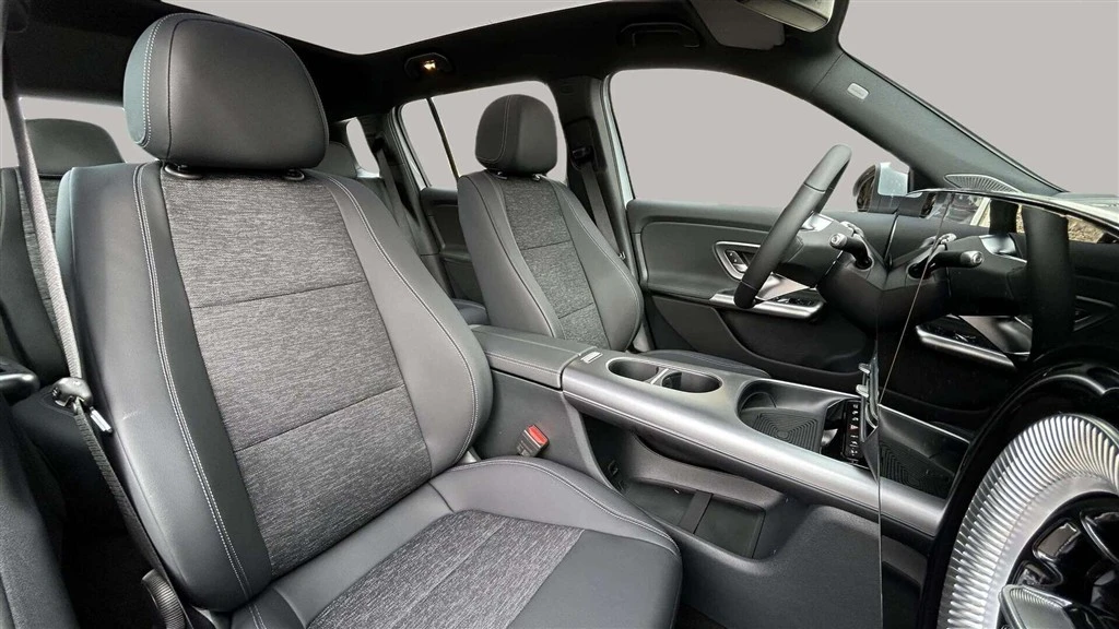 Mercedes-Benz-GLB-image-17