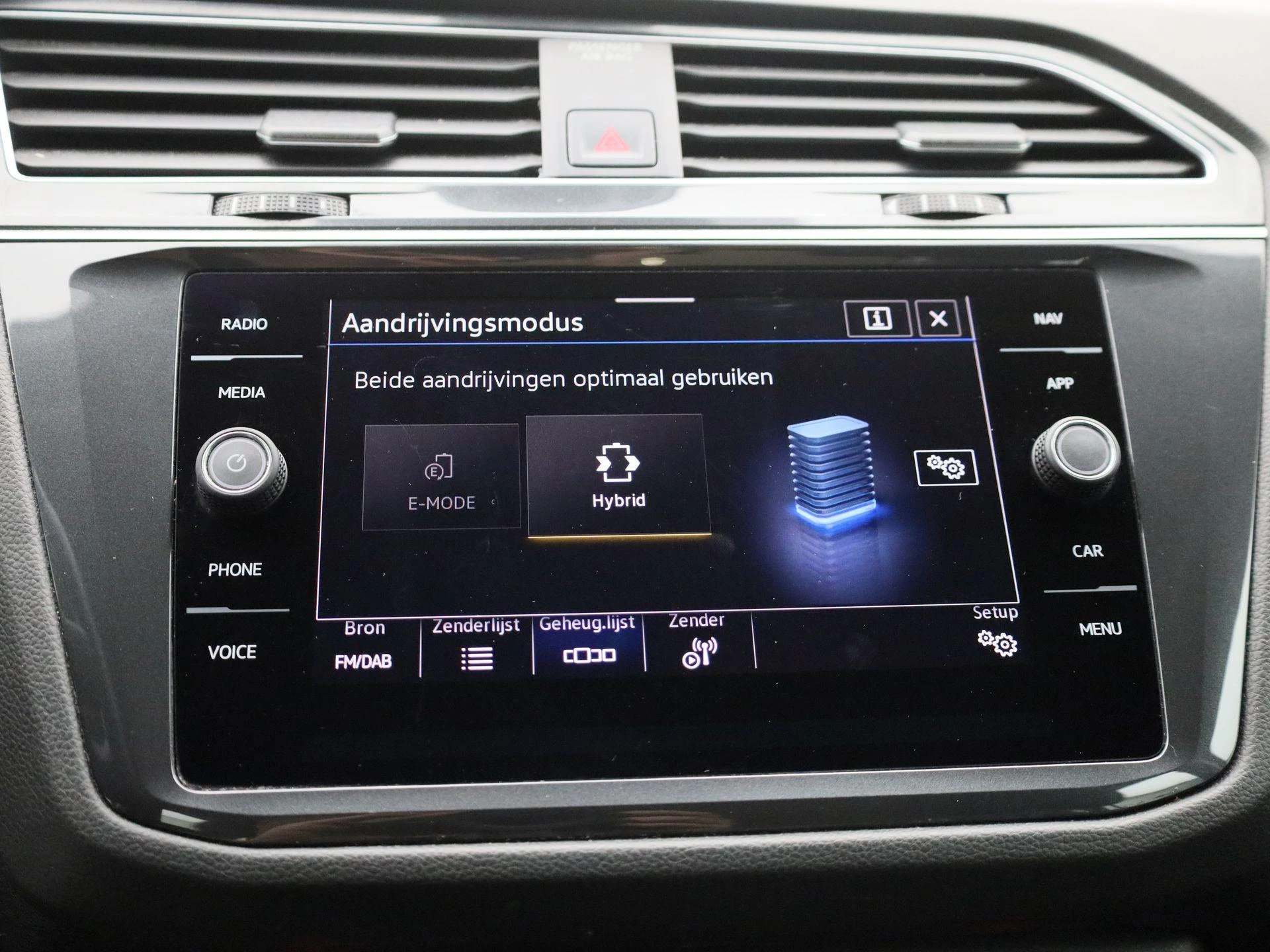 Volkswagen-Tiguan-image-23