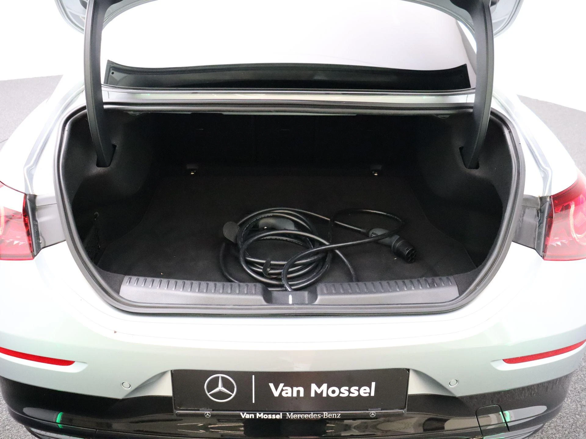 Mercedes-Benz-CLA-image-25