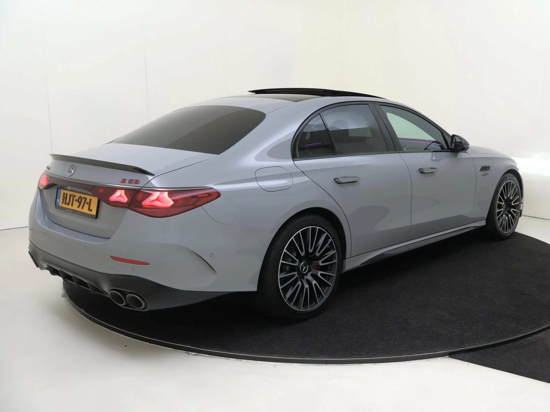 Mercedes-Benz-E-Klasse-image-1