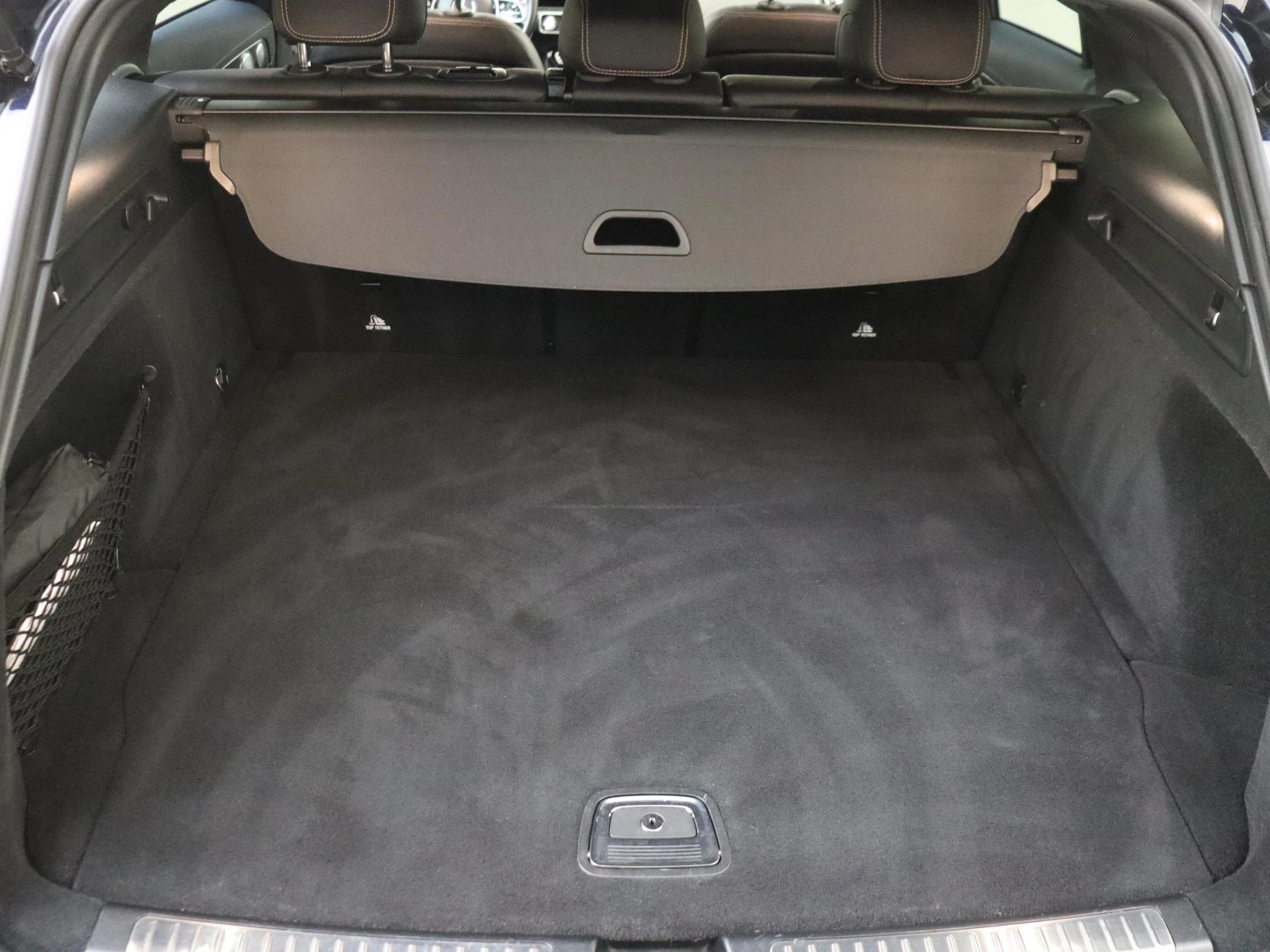 Mercedes-Benz-EQC-image-30