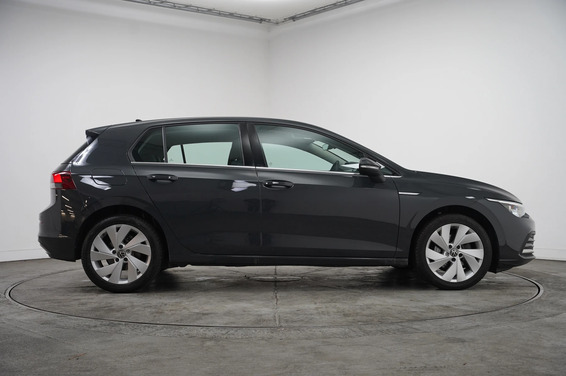 Volkswagen-Golf-image-3