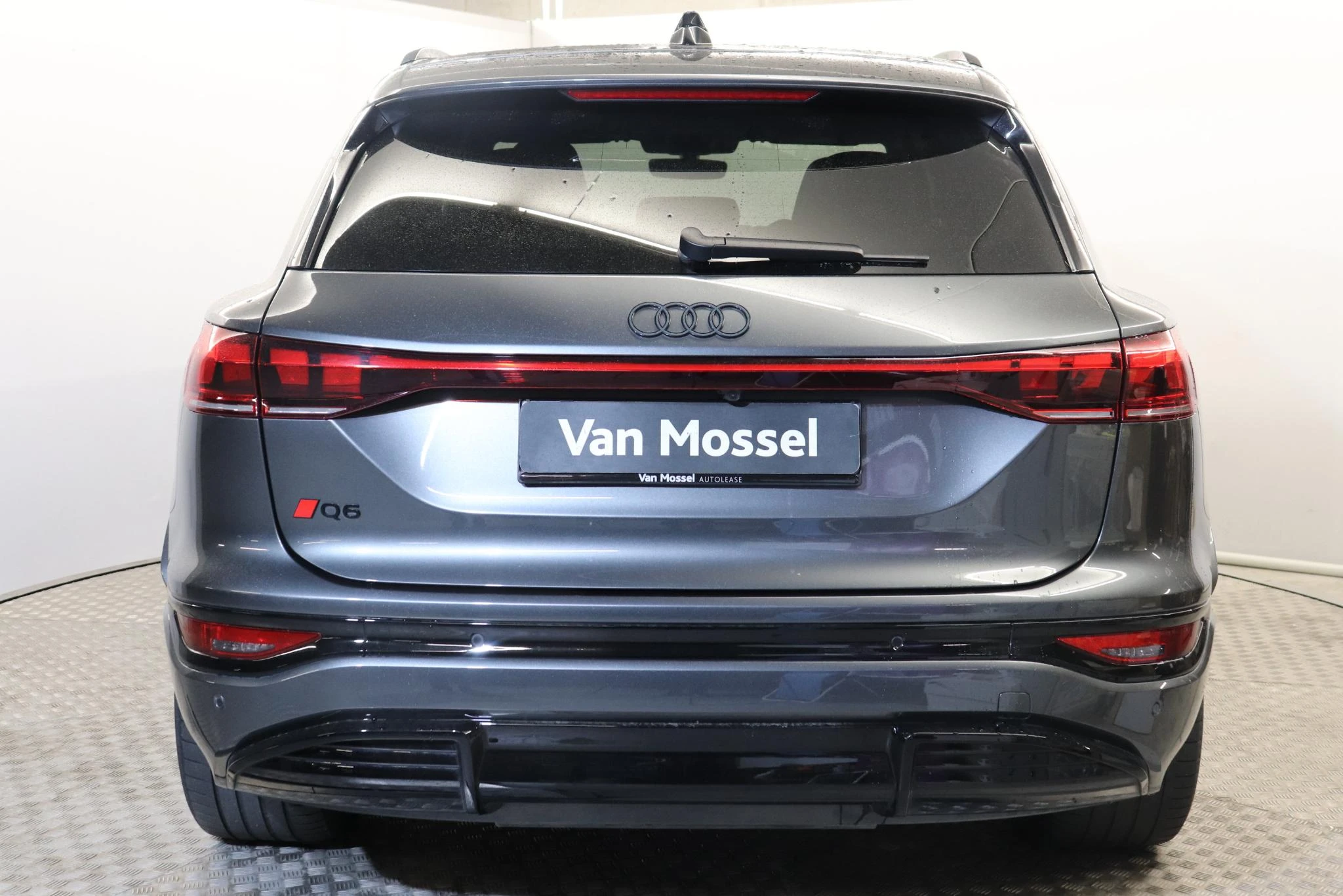 Audi-Q6 e-tron-image-3