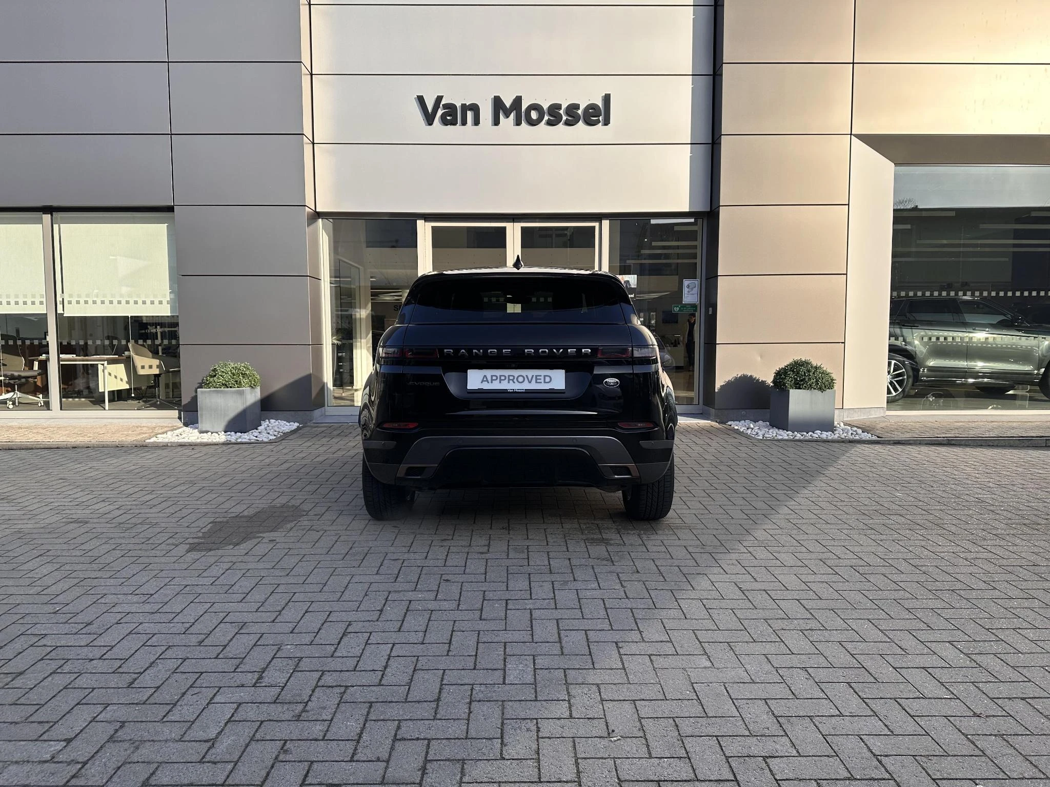 Land Rover-Range Rover Evoque-image-5