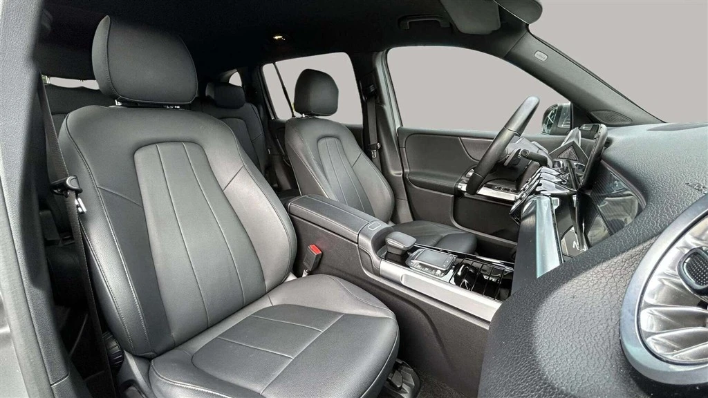 Mercedes-Benz-EQB-image-20