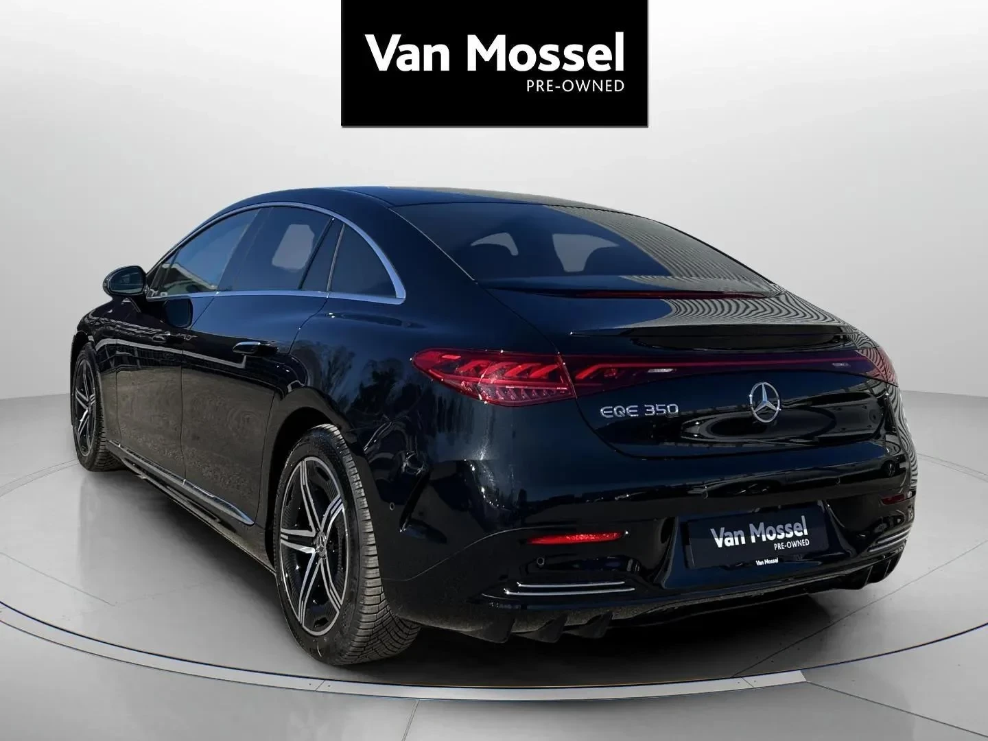 Mercedes-Benz-EQE-image-6