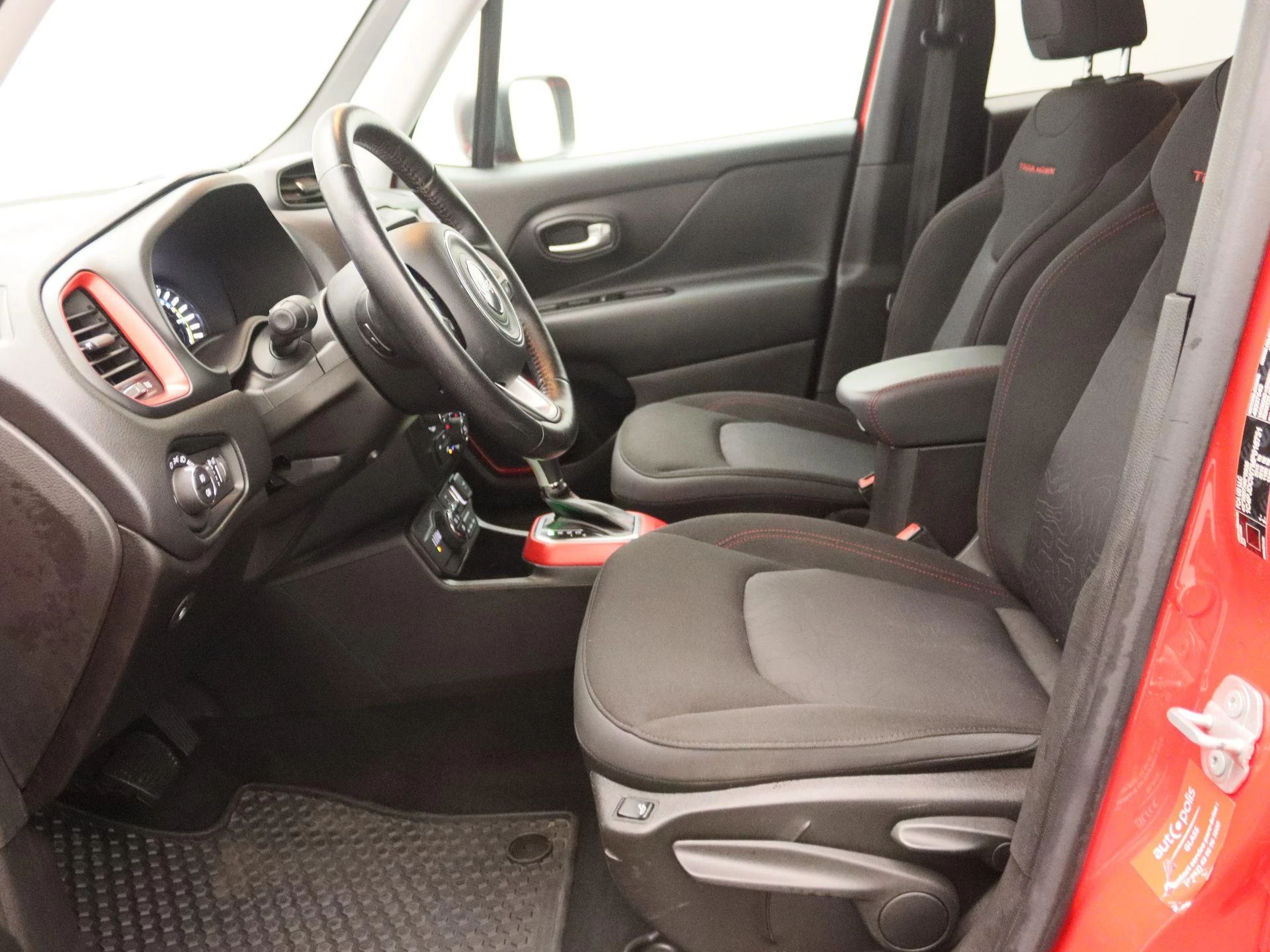 Jeep-Renegade-image-11