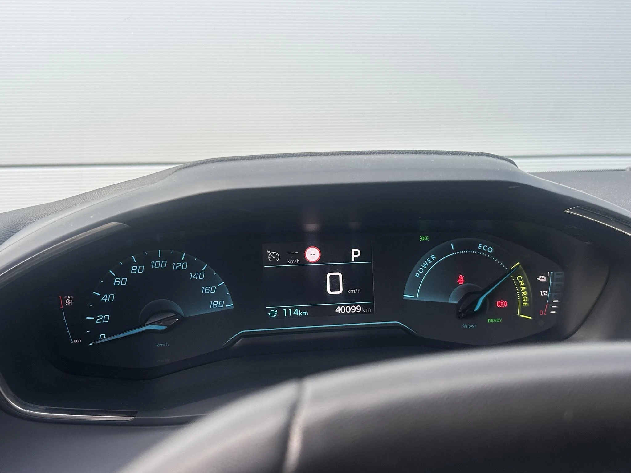 Peugeot-e-208-image-13