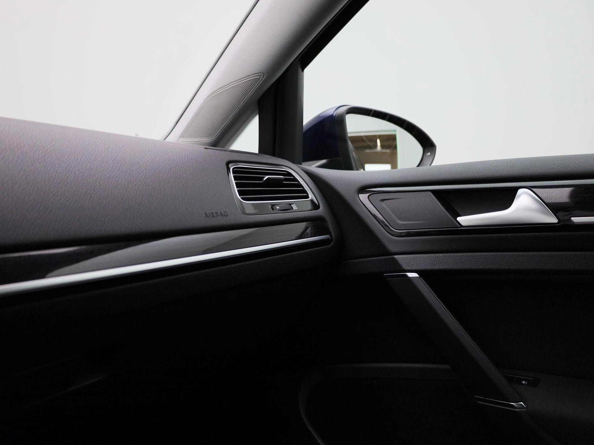 Volkswagen-Golf-image-28