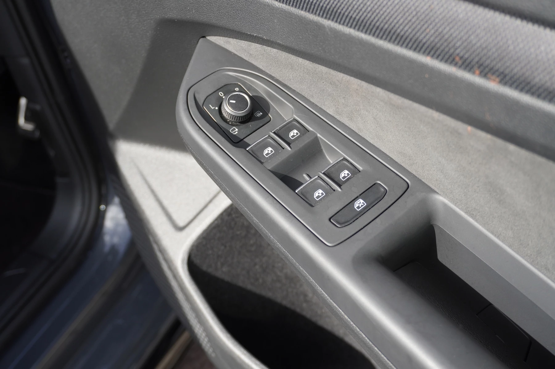 Volkswagen-Golf-image-37
