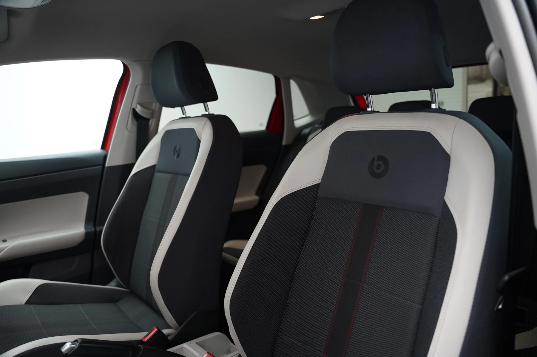 Volkswagen-Polo-image-9