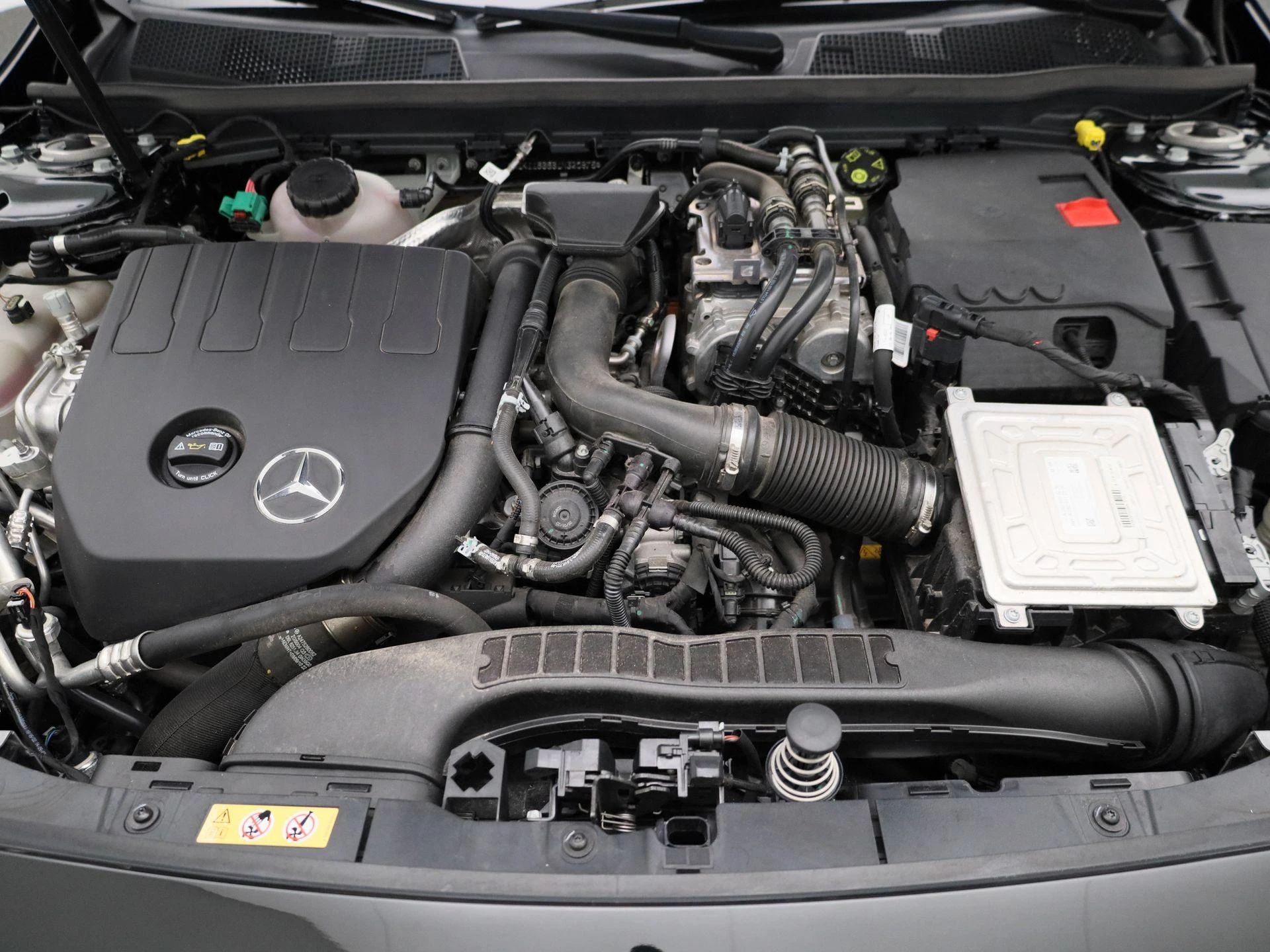 Mercedes-Benz-CLA-image-38