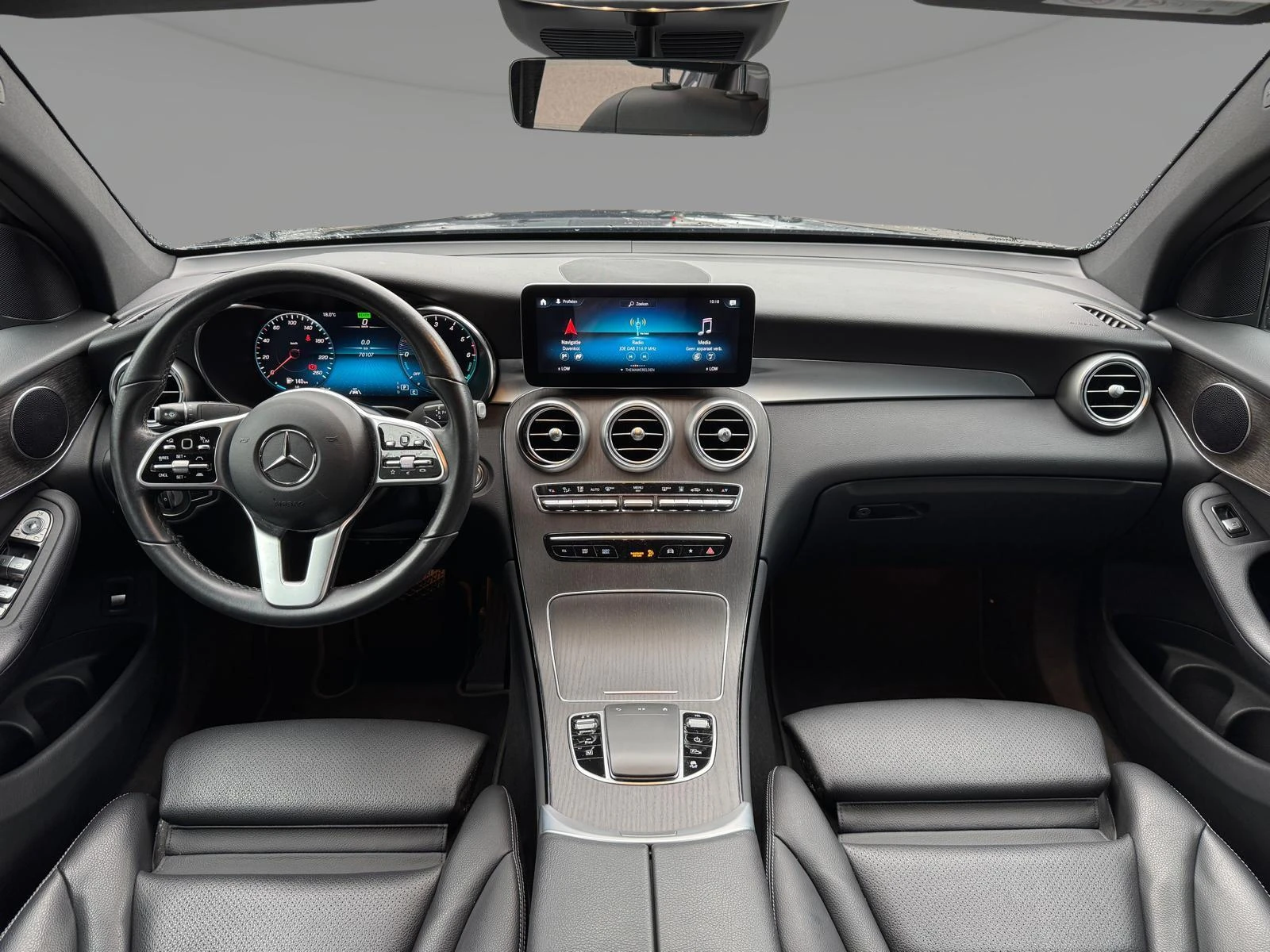 Mercedes-Benz-GLC-image-11