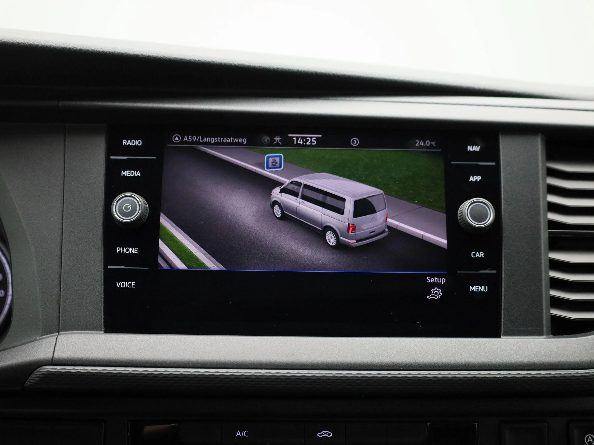 Volkswagen-Transporter-image-28