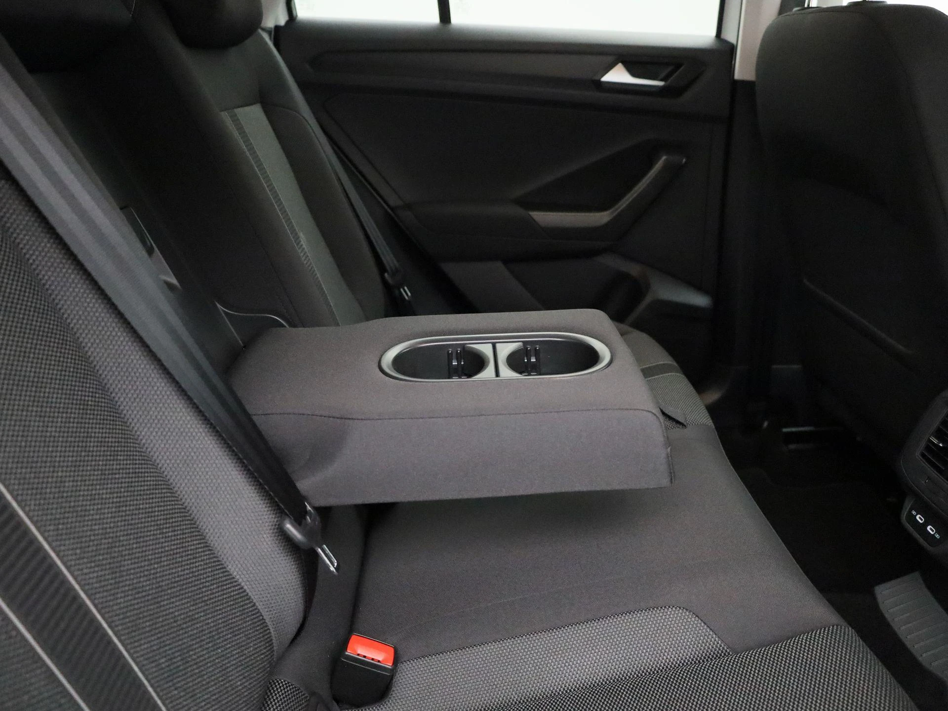 Volkswagen-T-Roc-image-33