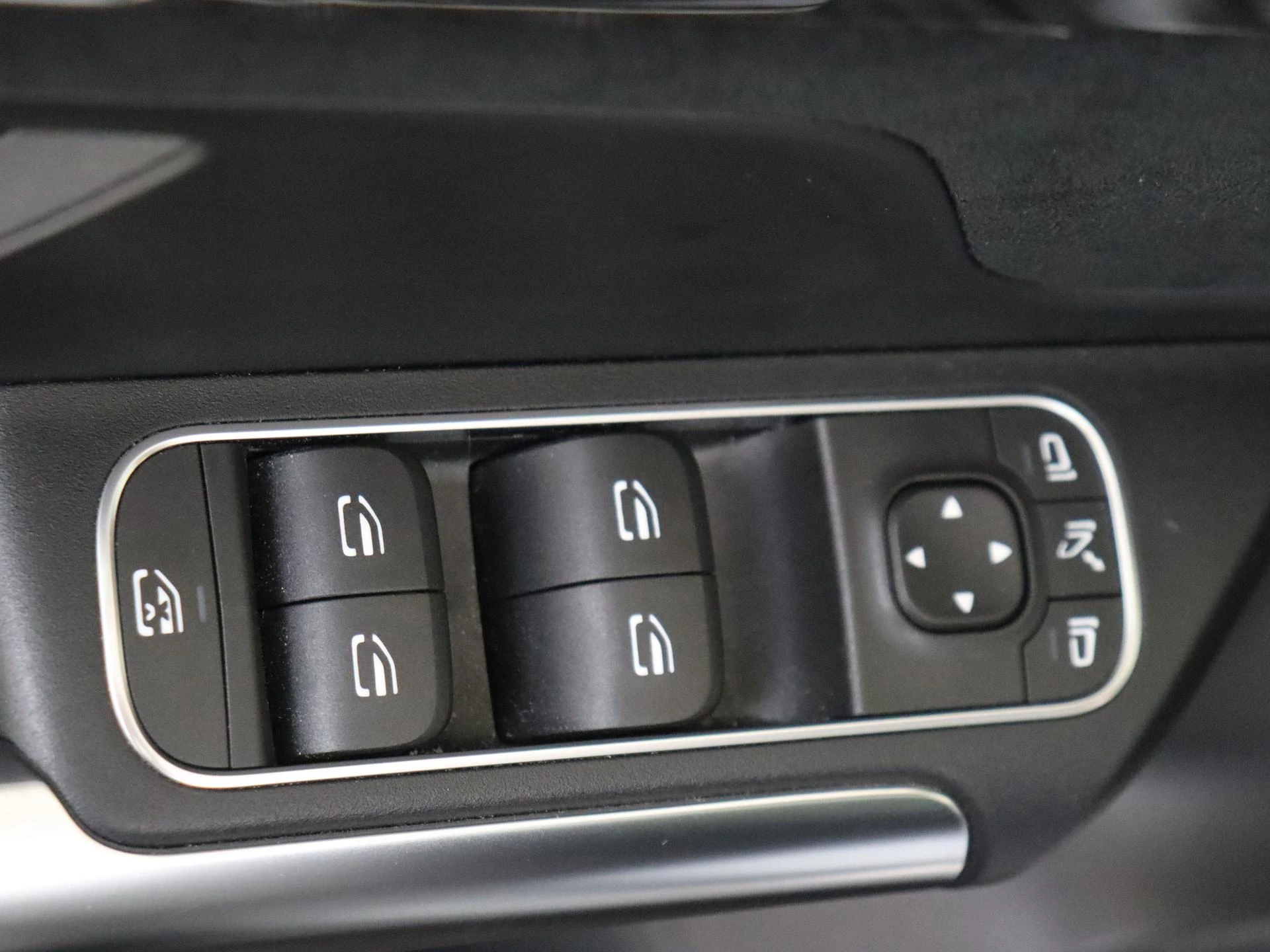 Mercedes-Benz-GLA-image-26