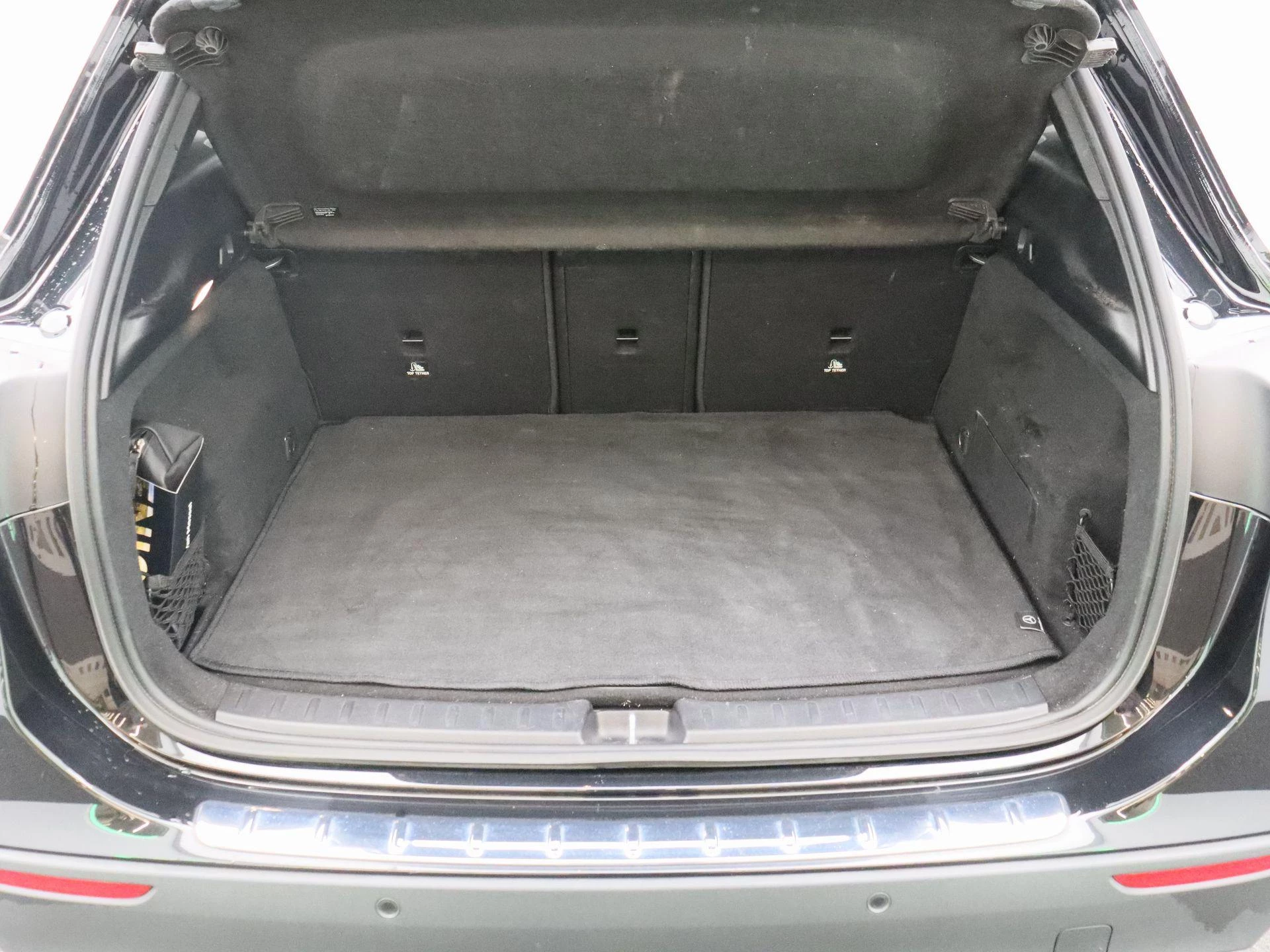 Mercedes-Benz GLA 180 d Luxury Line + LEDER + CARPLAY + LED + CAMERA +