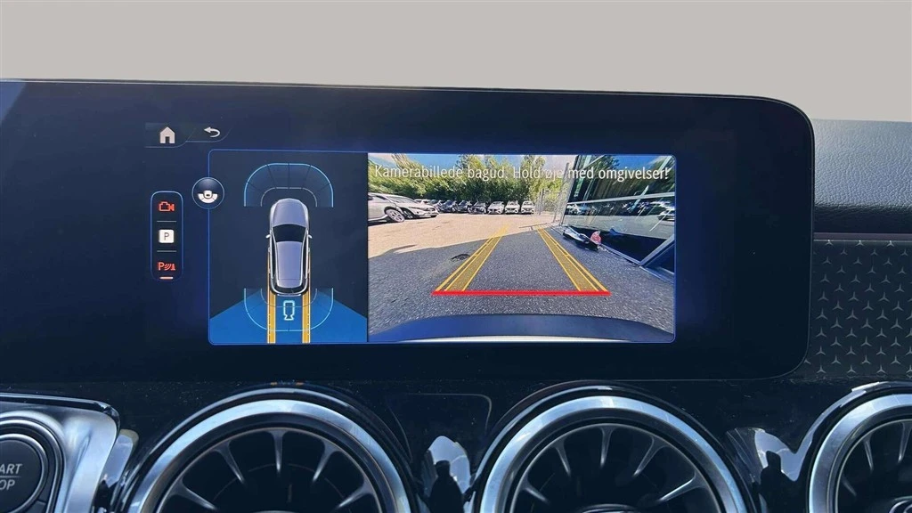 Mercedes-Benz-EQB-image-15
