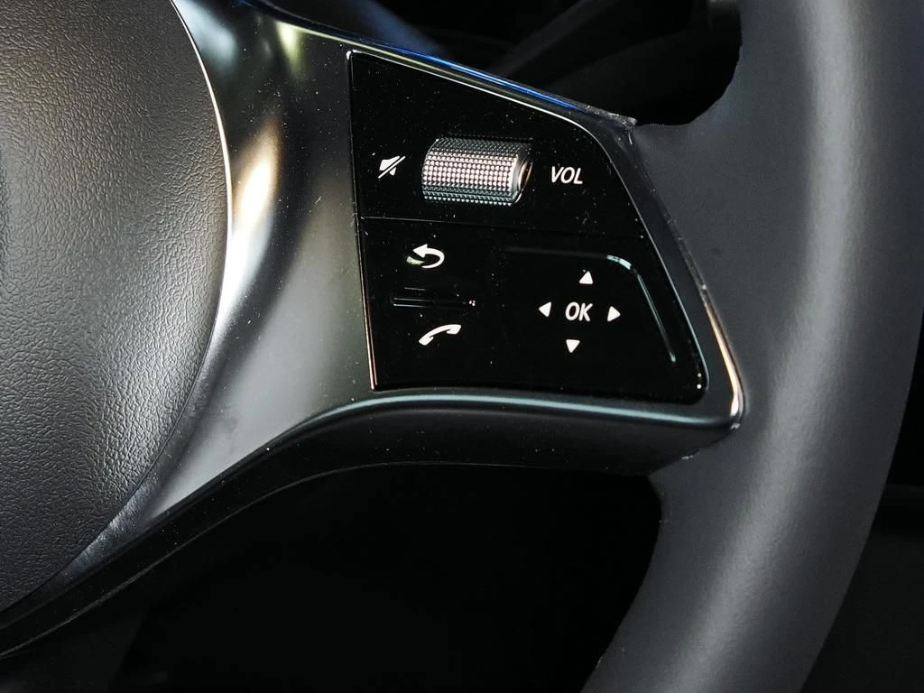 Mercedes-Benz-GLB 200-image-10