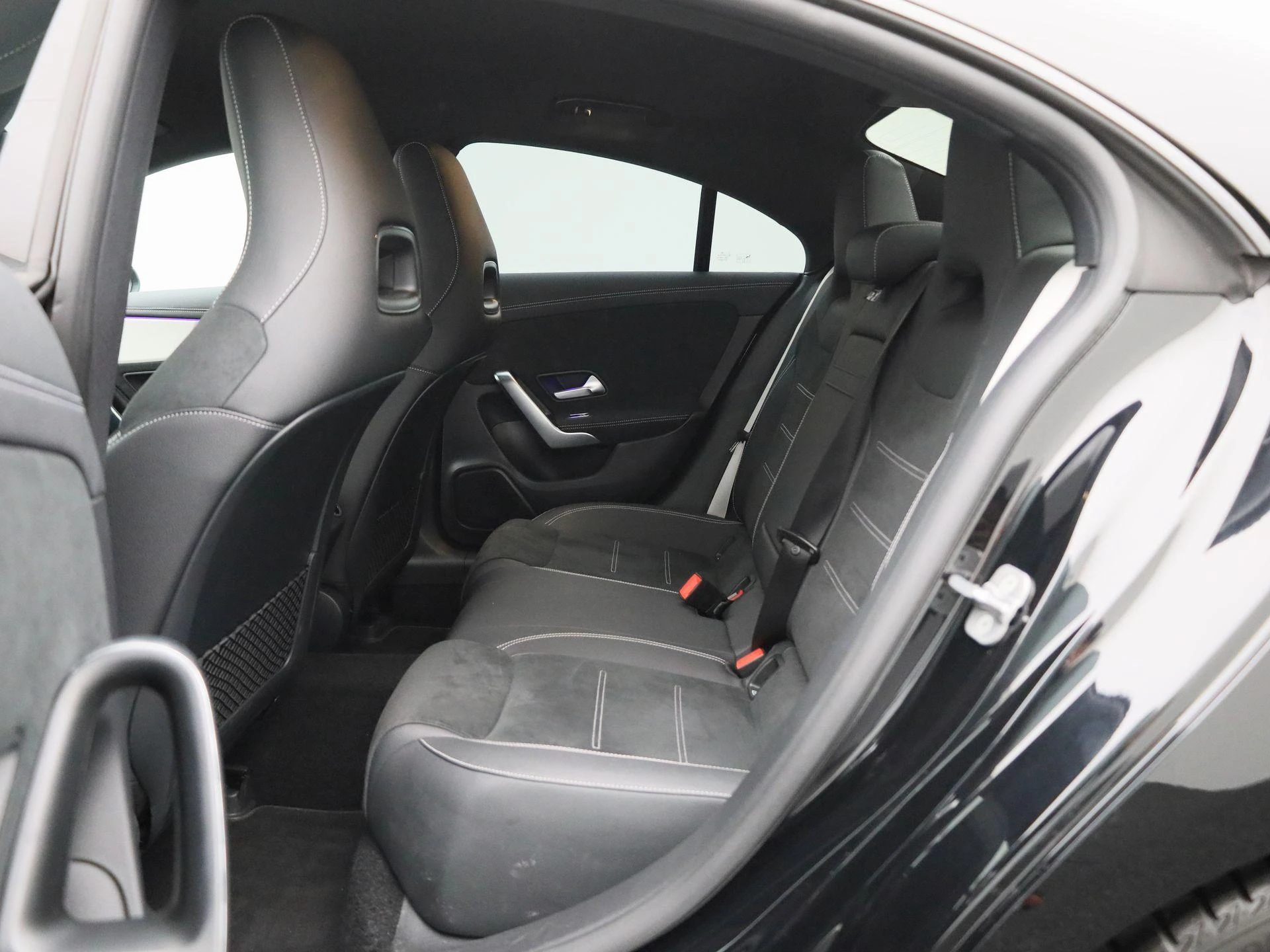 Mercedes-Benz-CLA-image-11