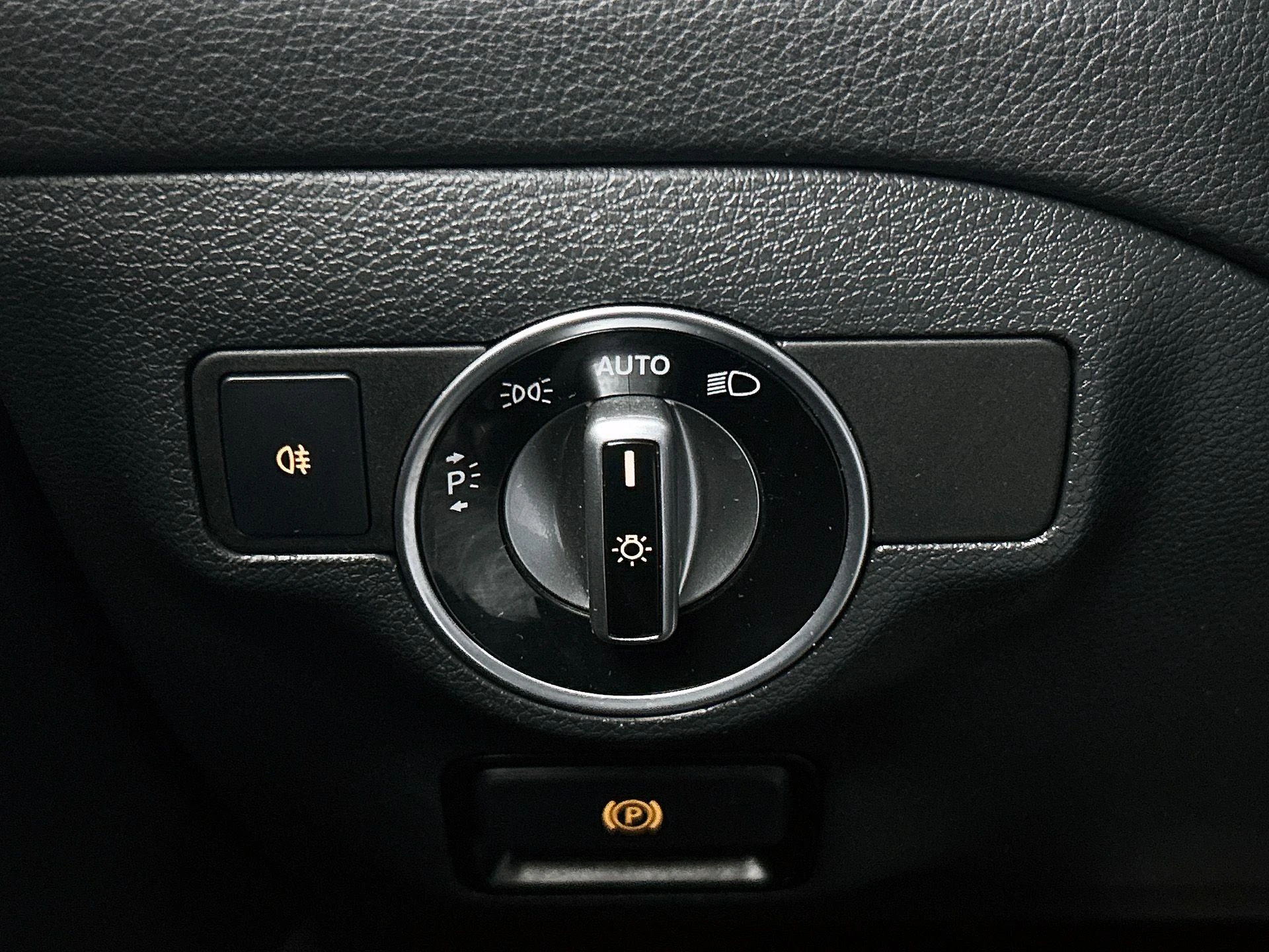 Mercedes-Benz-CLA-image-16