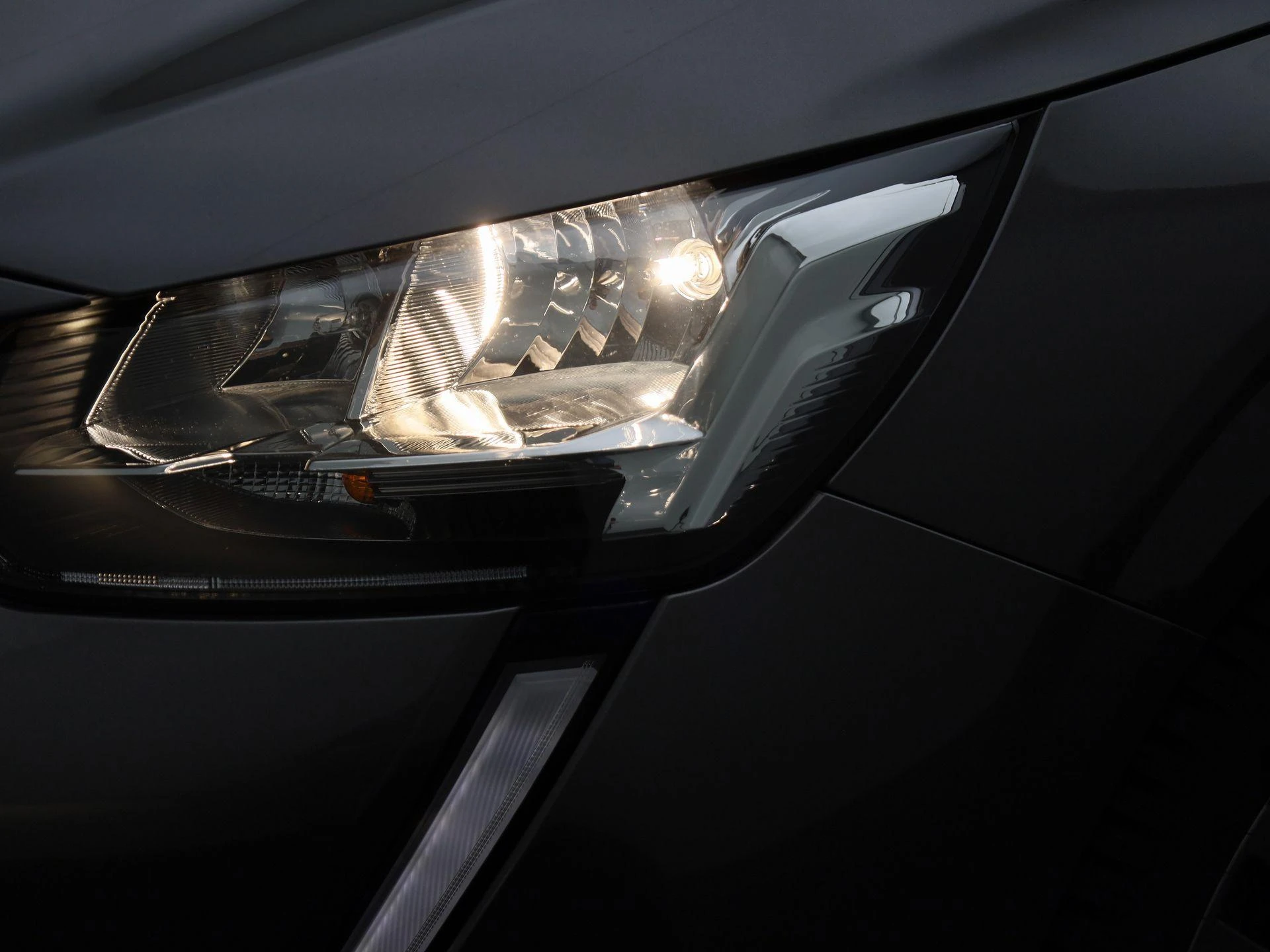 Peugeot-208-image-12