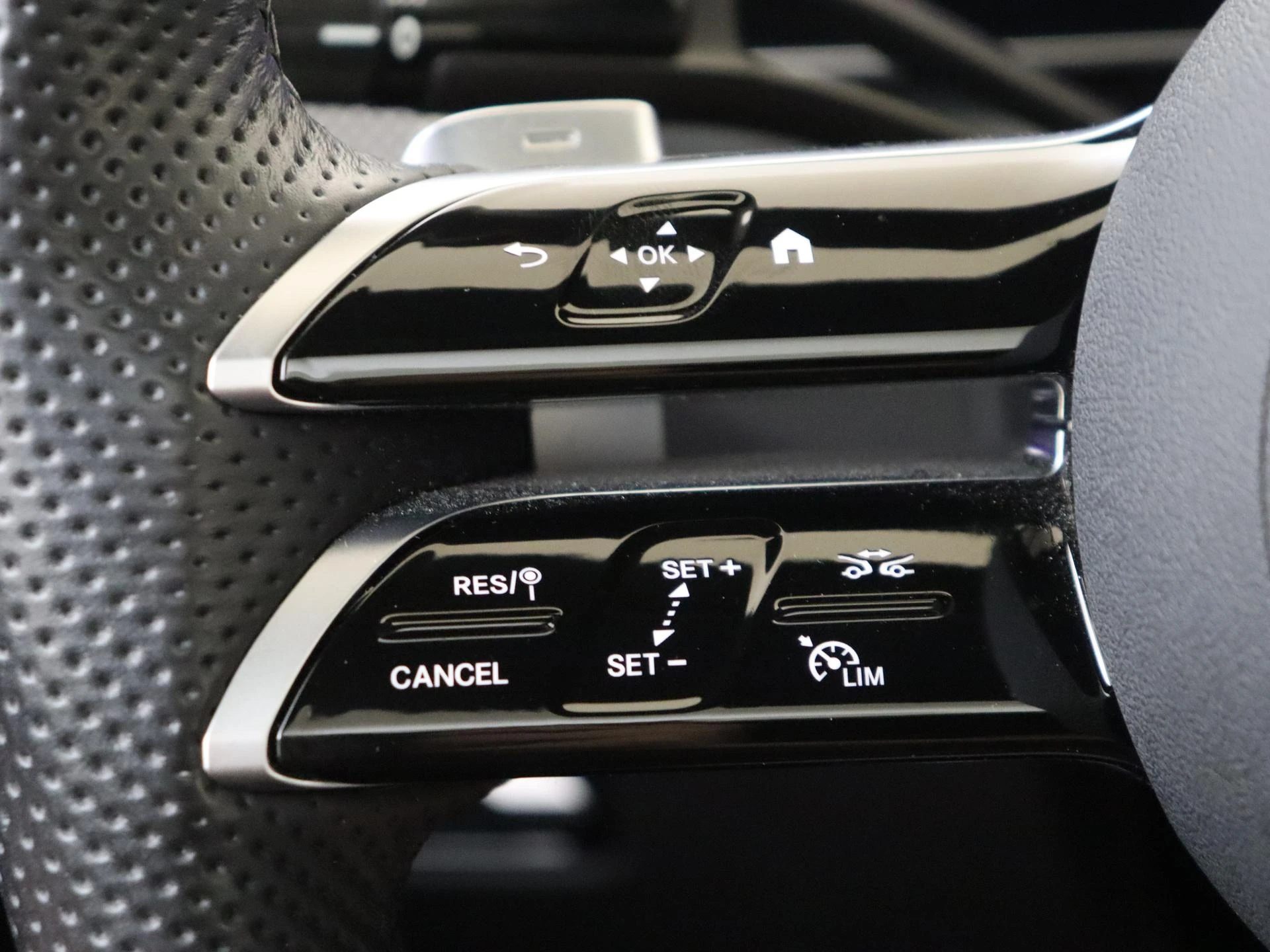 Mercedes-Benz-GLC-image-12