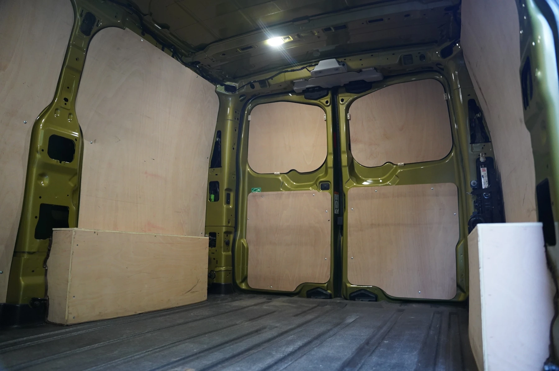 Volkswagen-Transporter-image-26