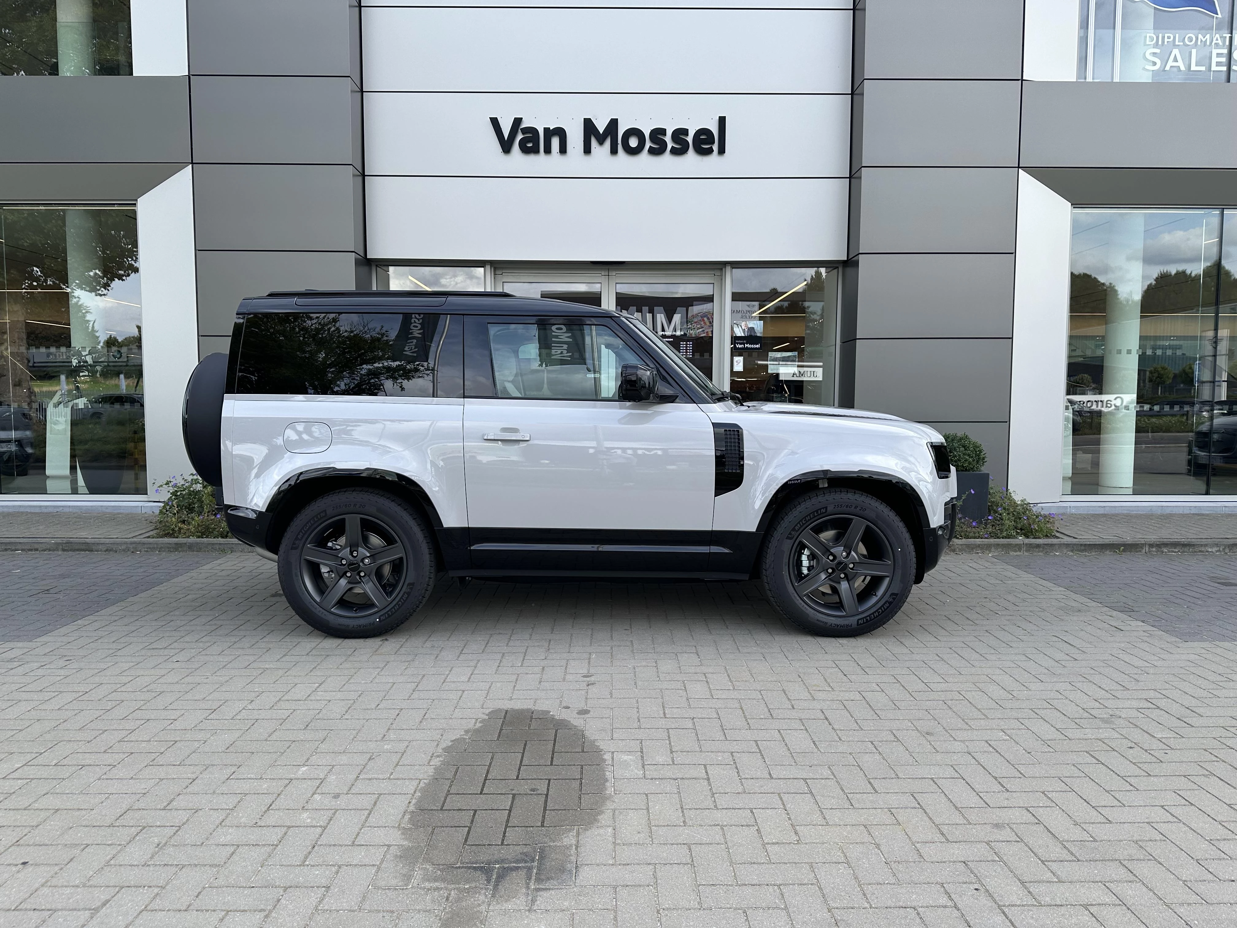 Land Rover-Defender-image-5