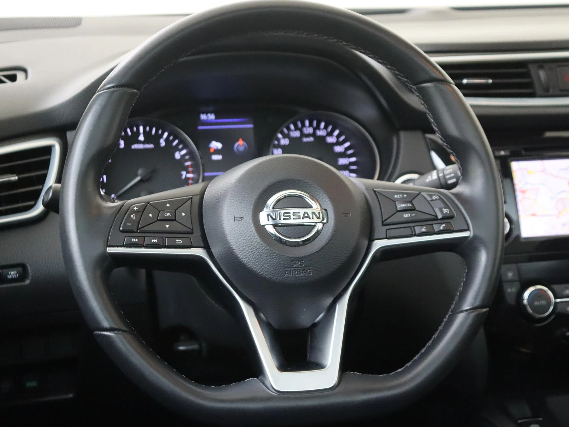 Nissan-QASHQAI-image-14