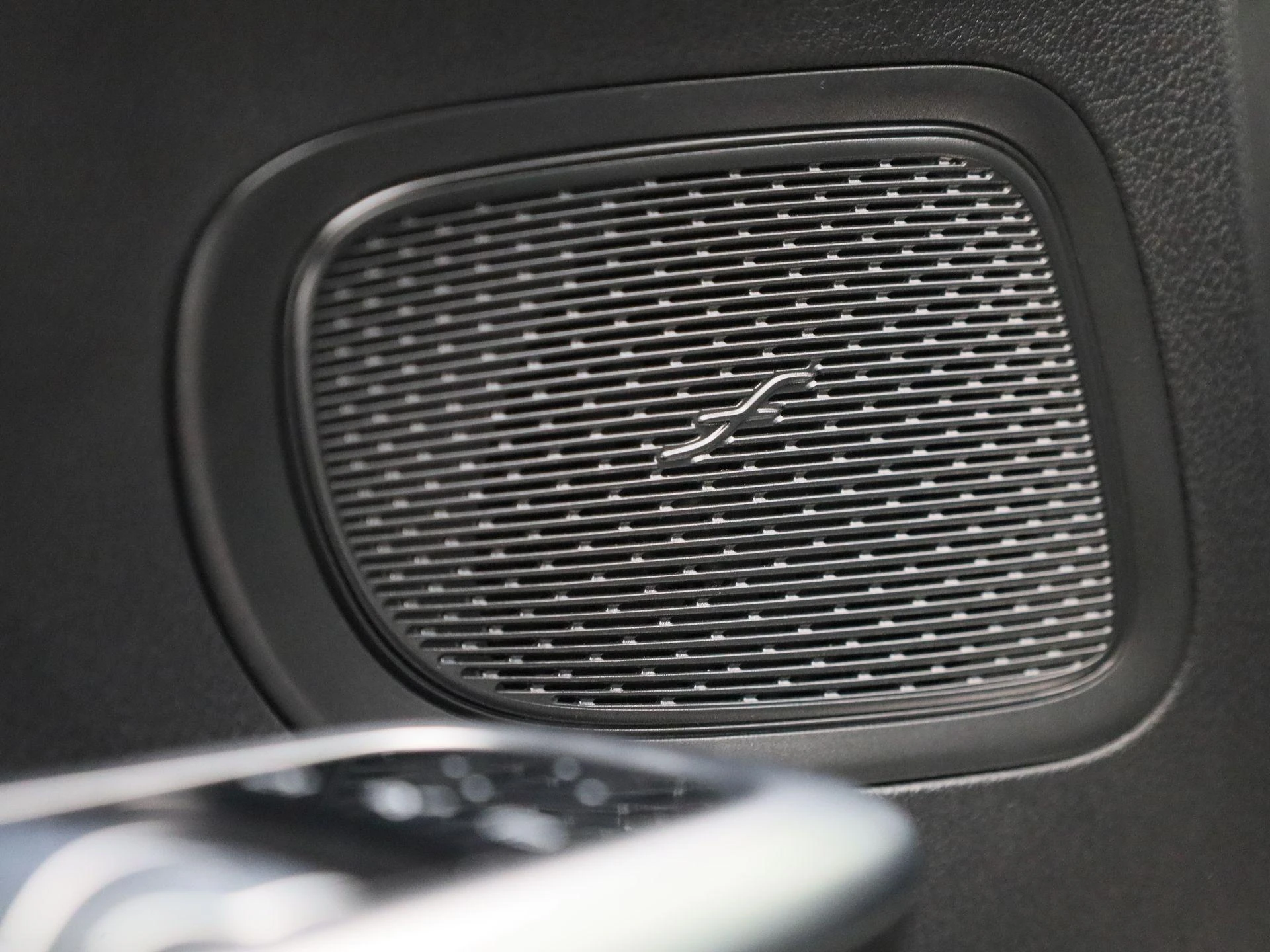 Mercedes-Benz-C-Klasse-image-33