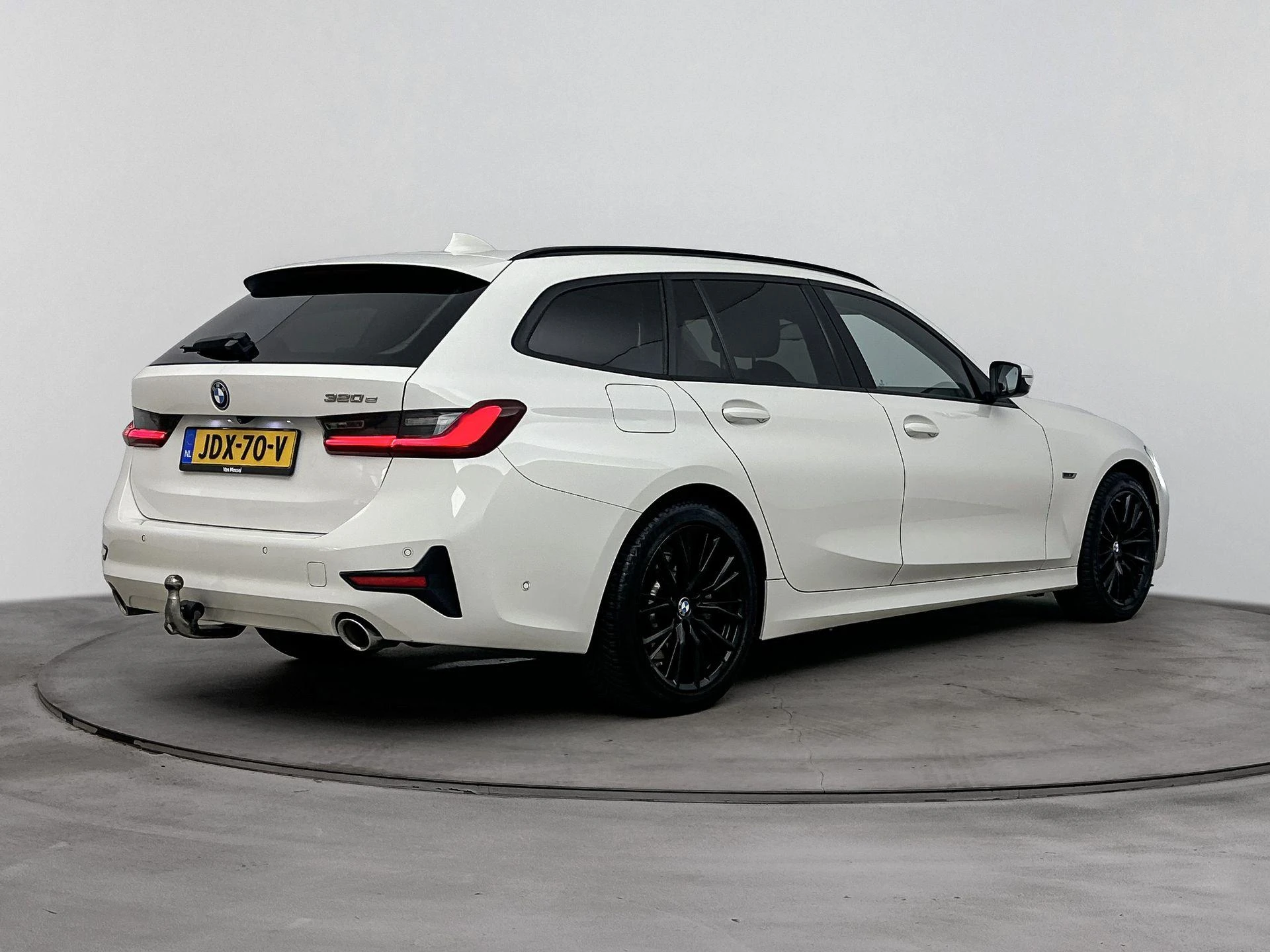 BMW-3 Serie-image-3