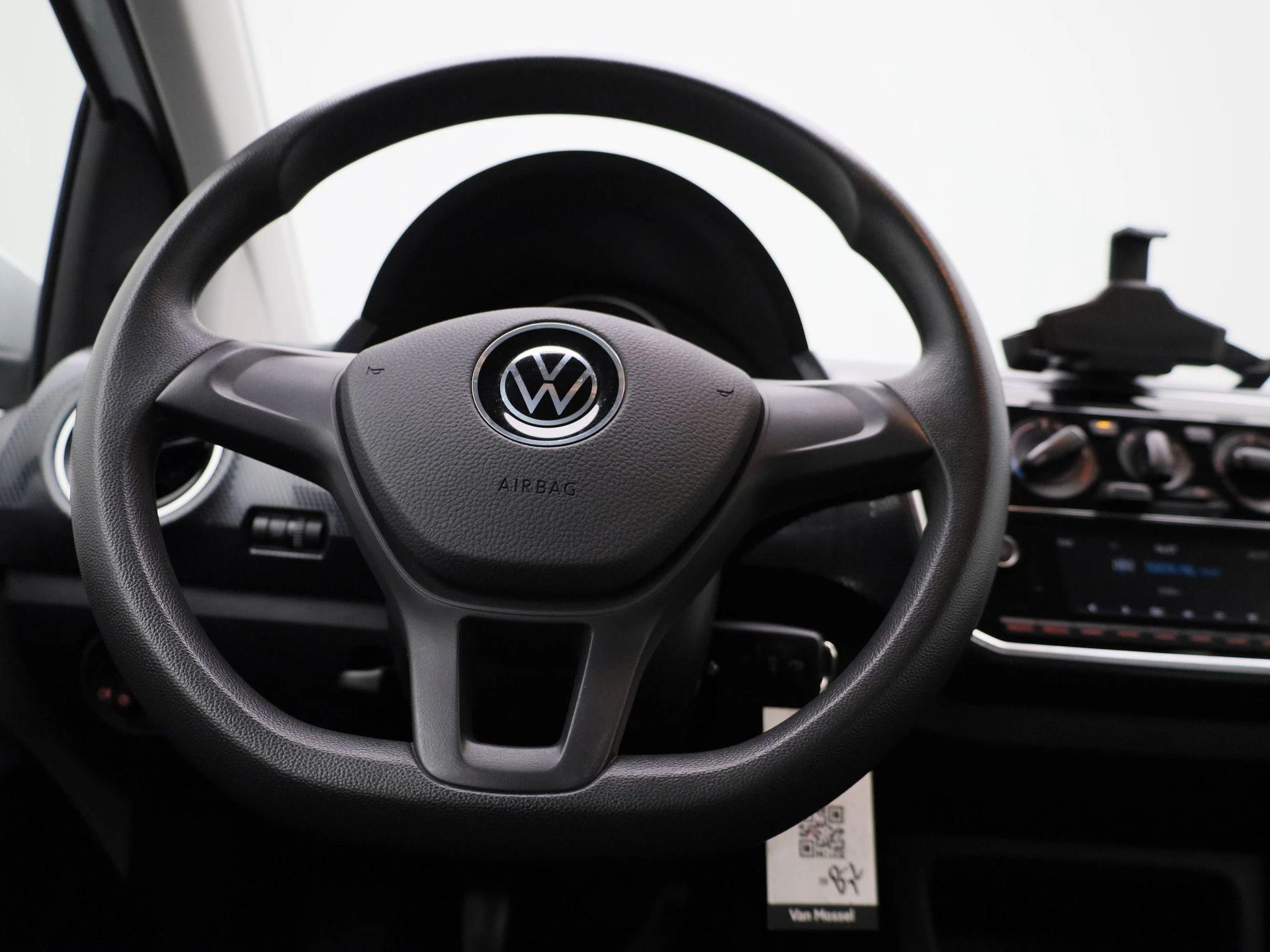Volkswagen-up!-image-6
