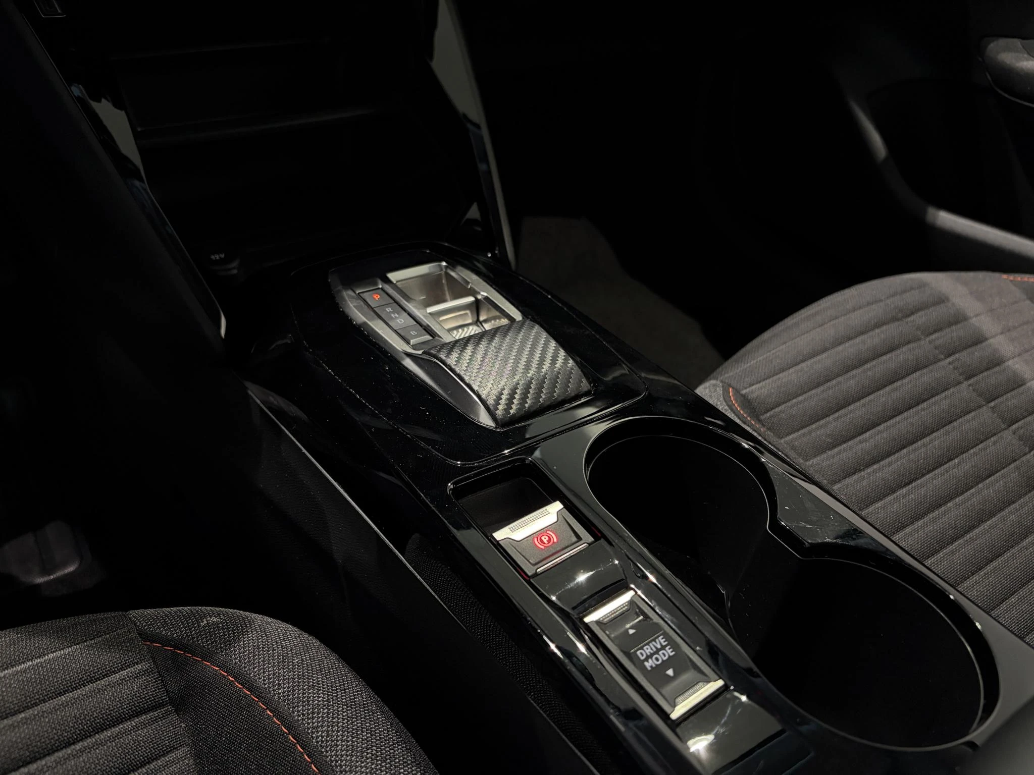 Peugeot-e-208-image-14