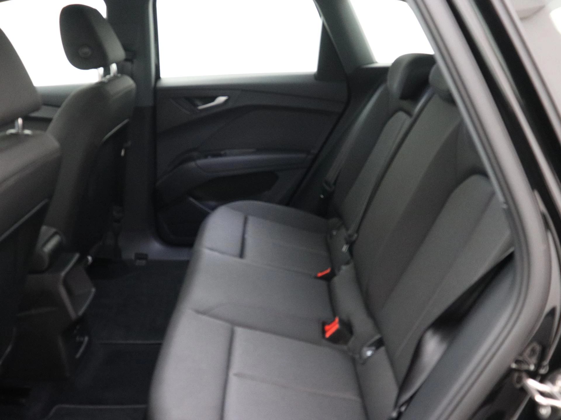 Audi-Q4 e-tron-image-5