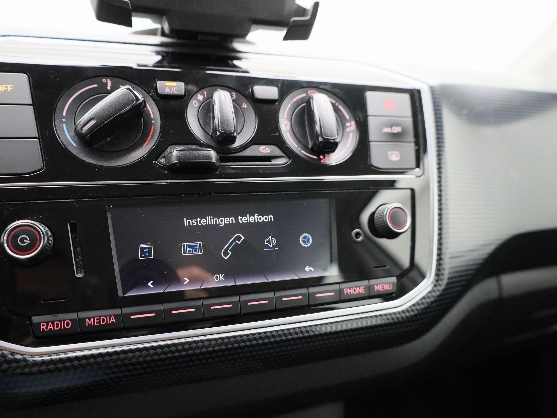 Volkswagen-up!-image-21