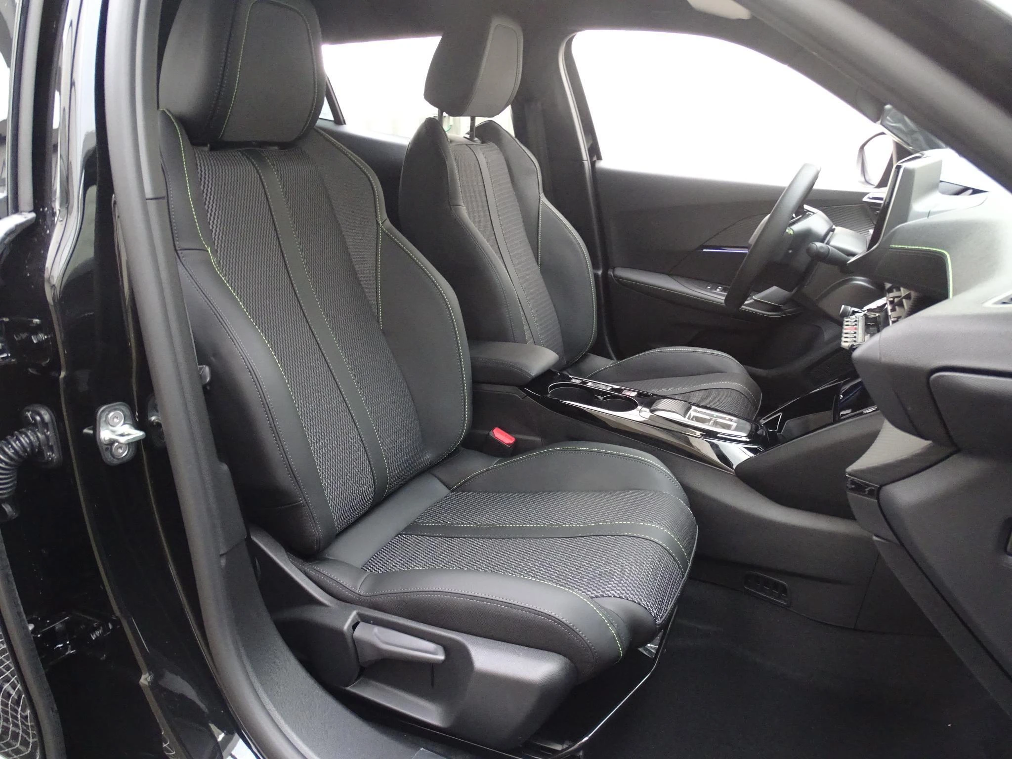 Peugeot-2008-image-11