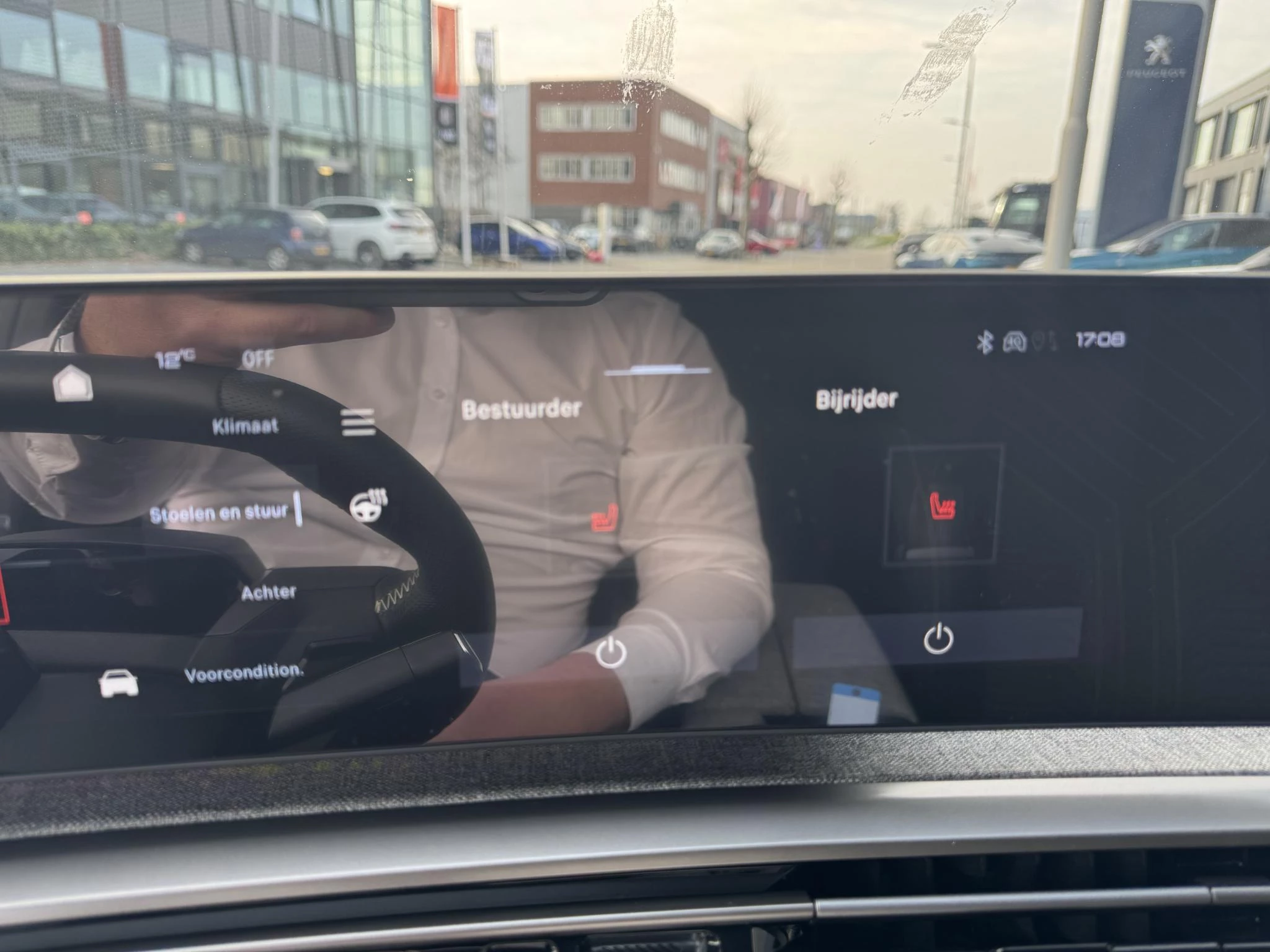 Peugeot-e-5008-image-24