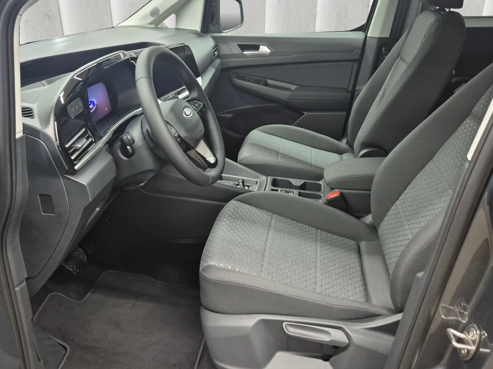 Ford Tourneo Connect Titanium Grand 1.5 l EcoBoost PHEV. 6-Gang-Automatikgetriebe. Frontantrieb