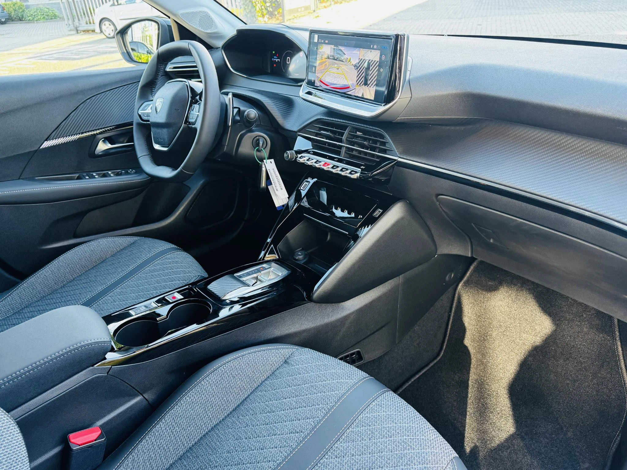 Peugeot-208-image-29