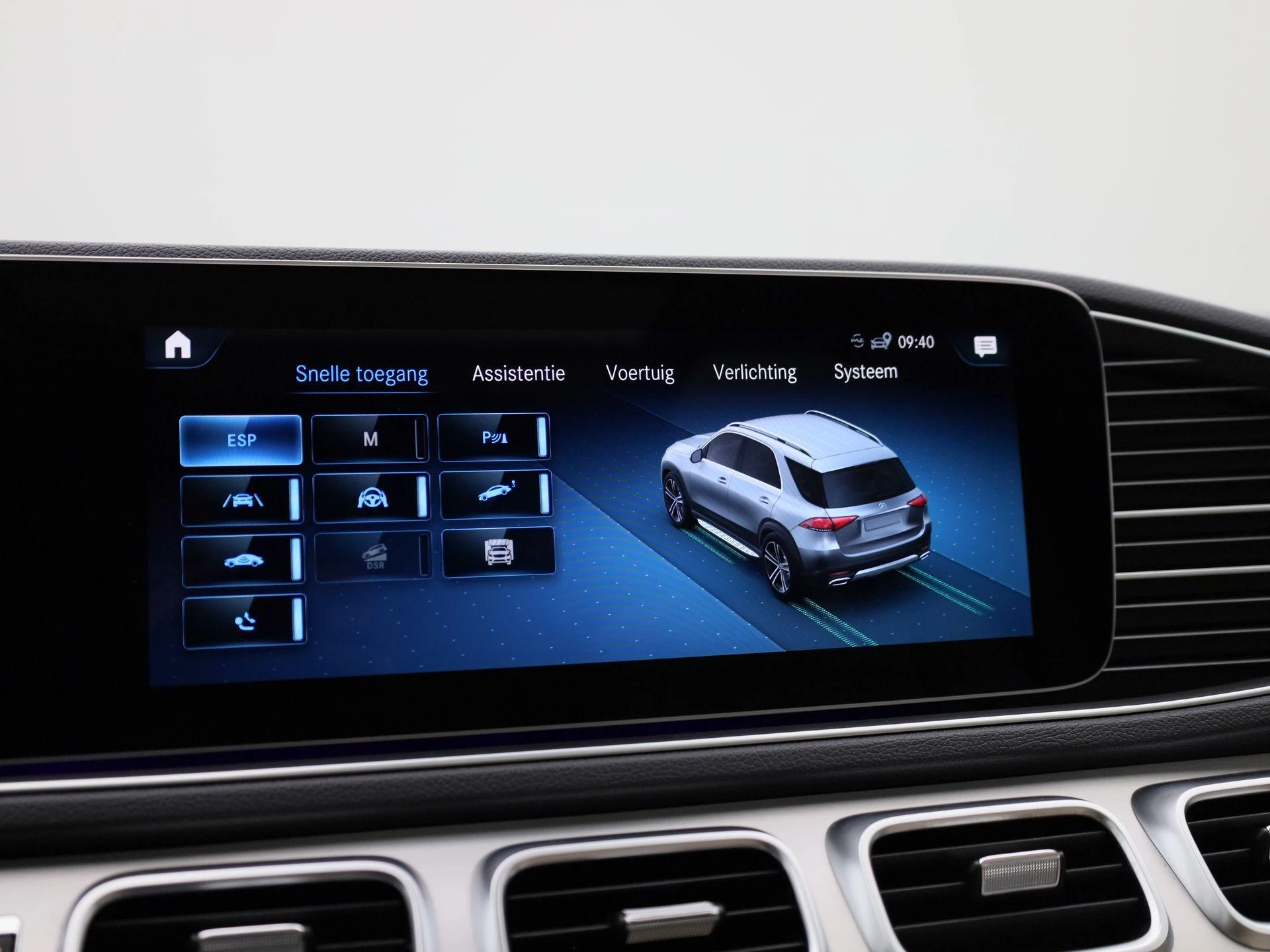 Mercedes-Benz-GLE-image-28